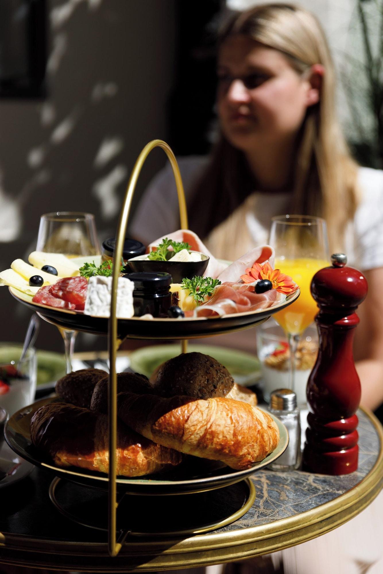 Bar/Salón Chin-Chin Hotel ehemals Bohemian Hotel