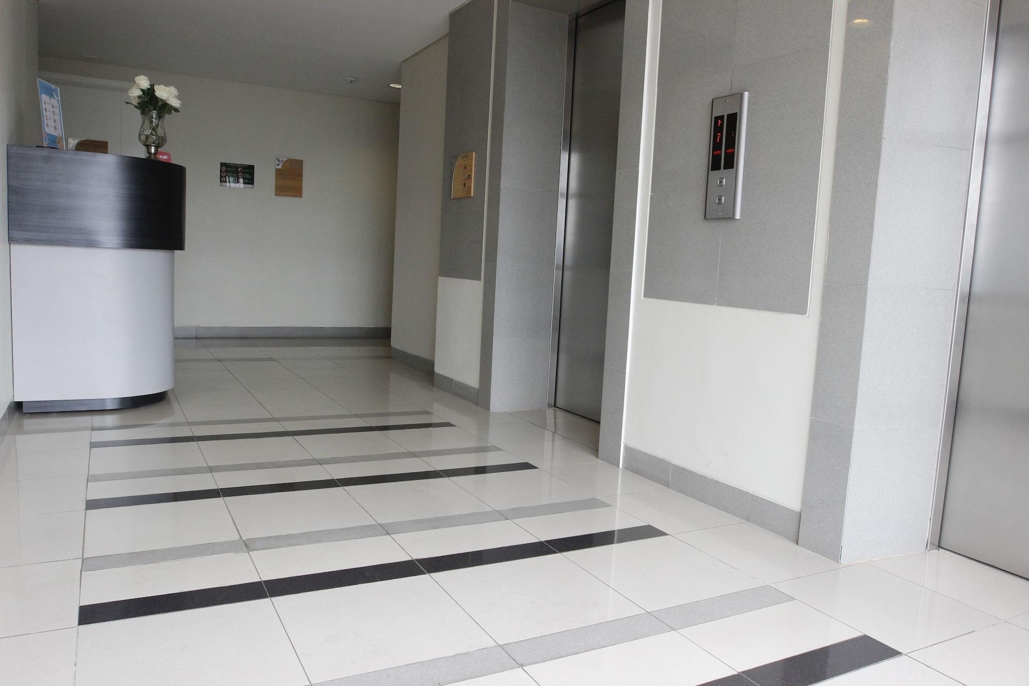 Vista Lobby Ten Eleven Living Point