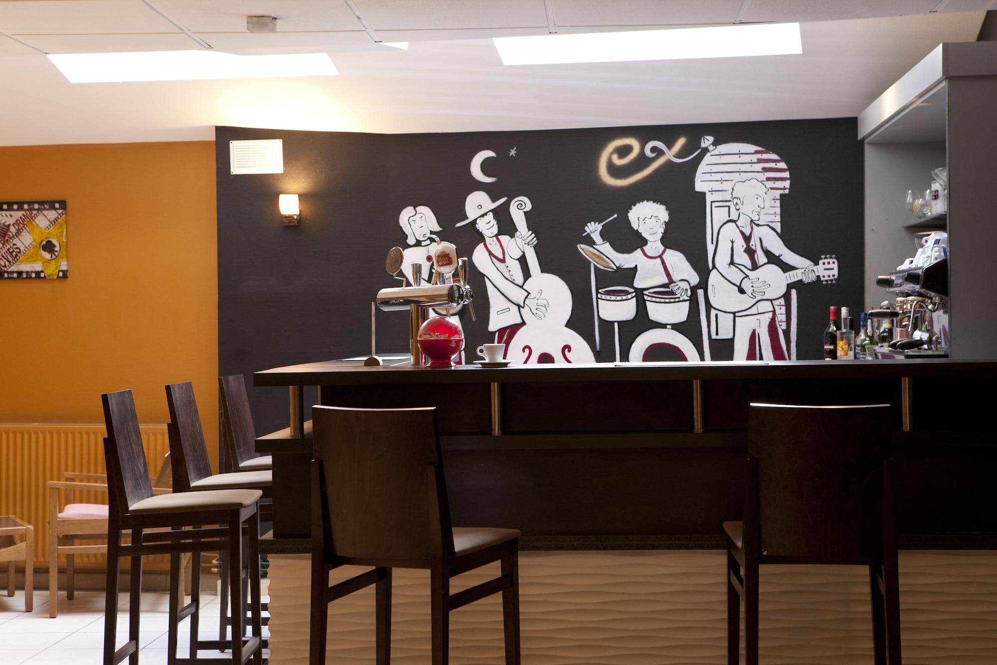 Bar/Salón Villa Mariale