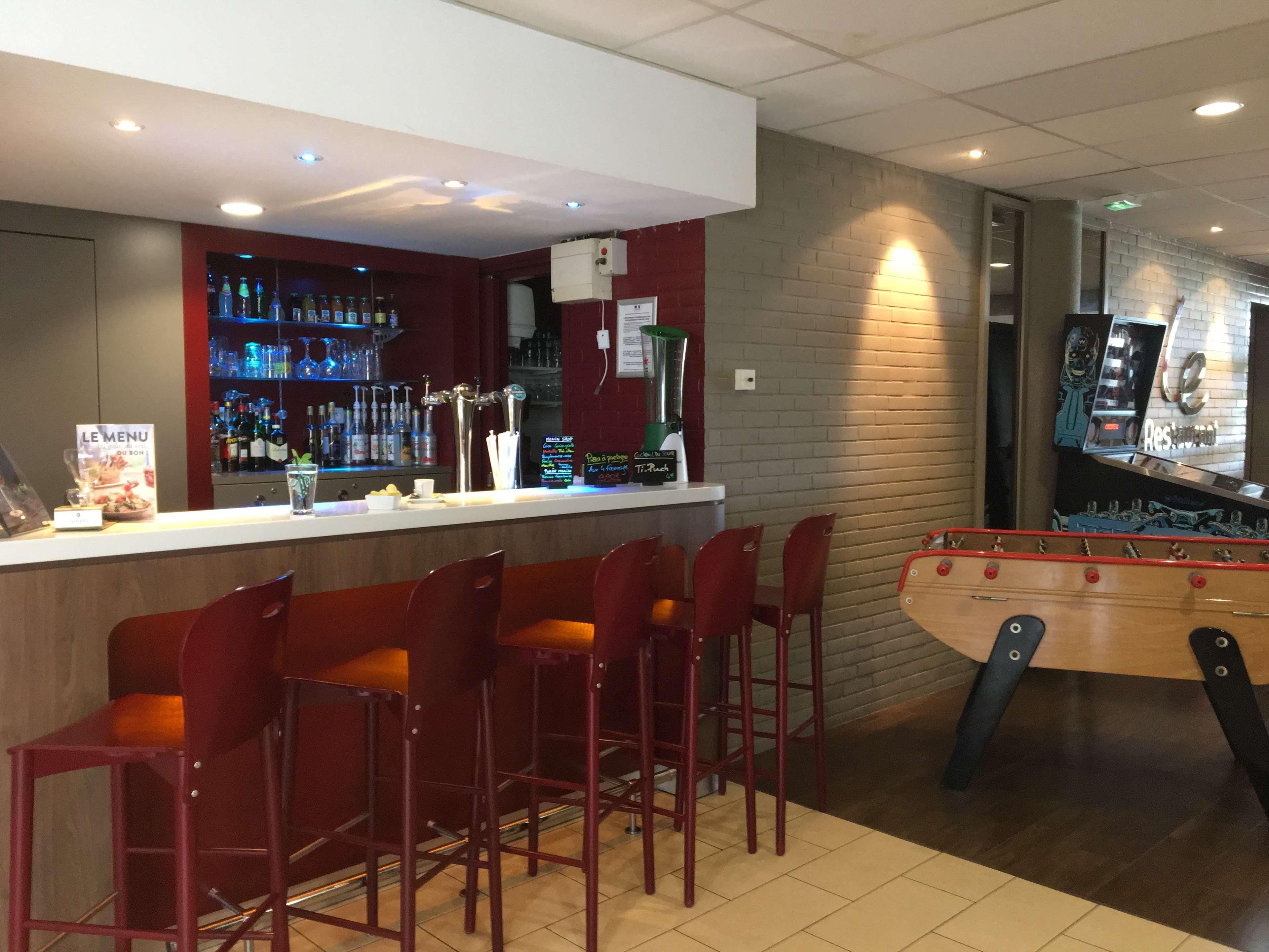 Bar/Salón Campanile Saint Quentin en Yvelines