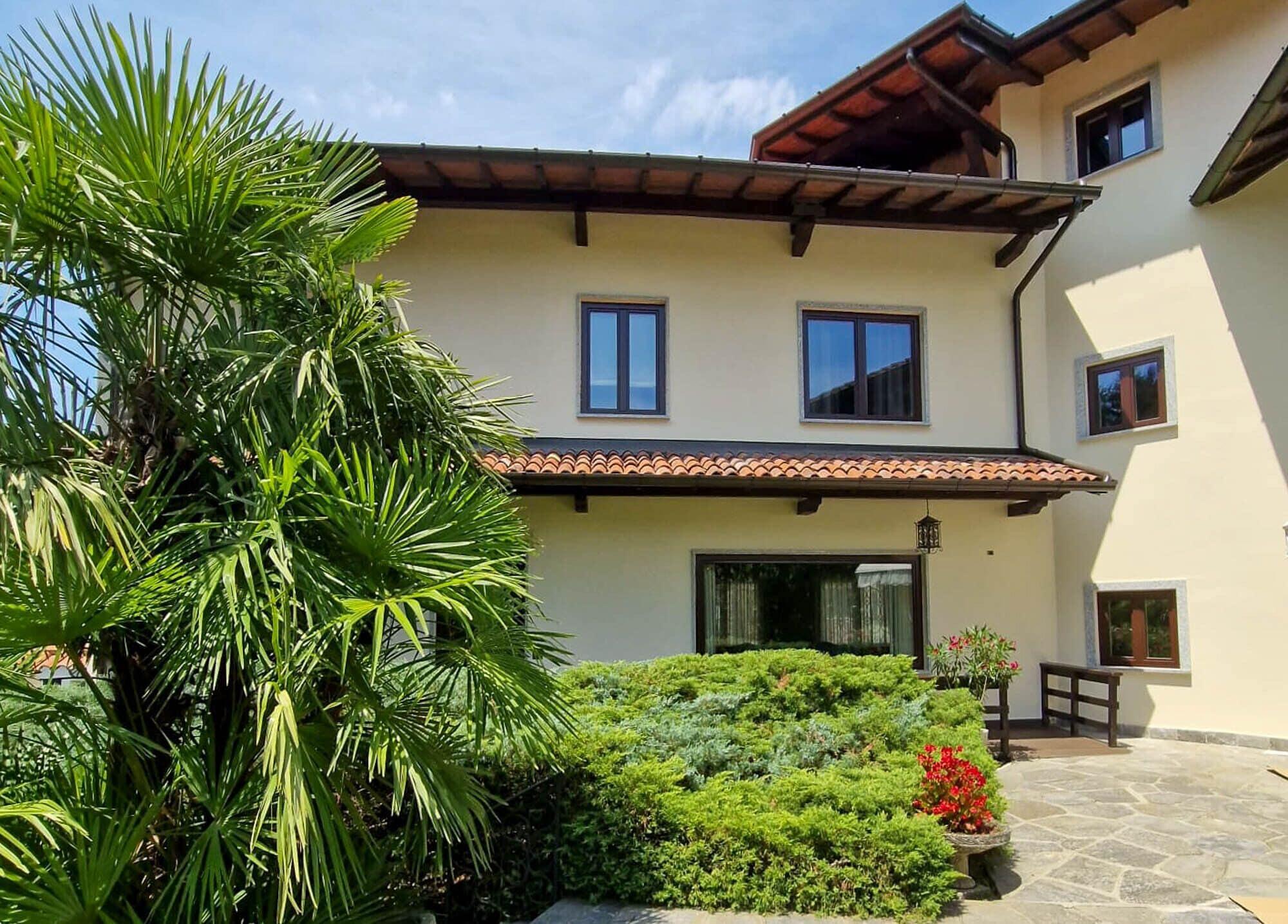 Vista Exterior Villa Sarchi