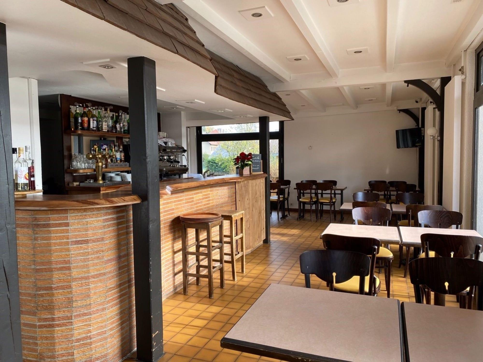 Bar/Salón Logis Hôtel Annecy Nord / Argonay