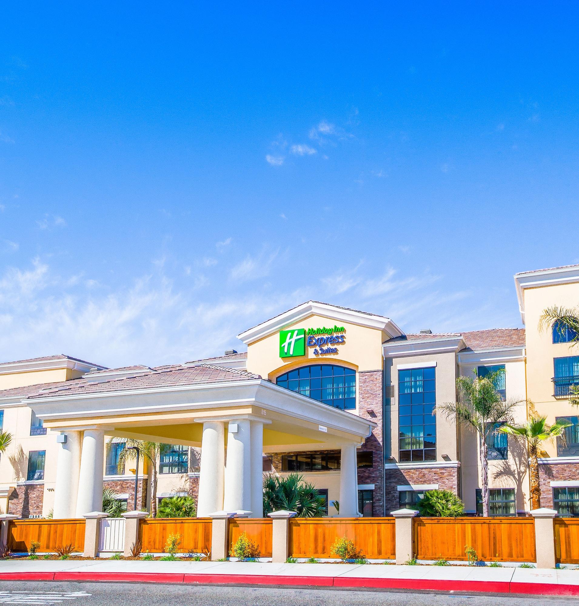 Vista Exterior Holiday Inn Express & Suites Eureka by IHG