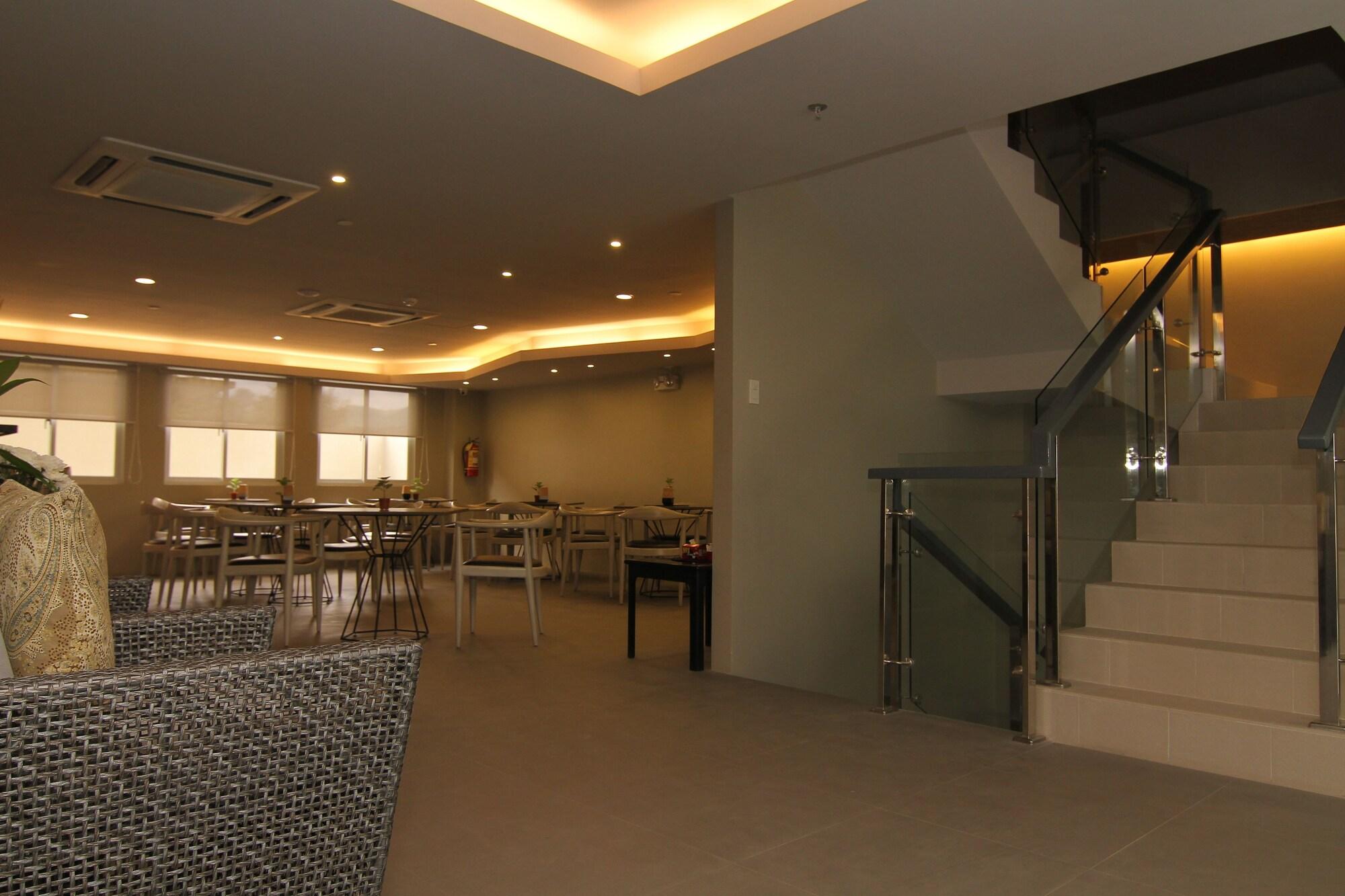 Varios Cebu Hotel Plus