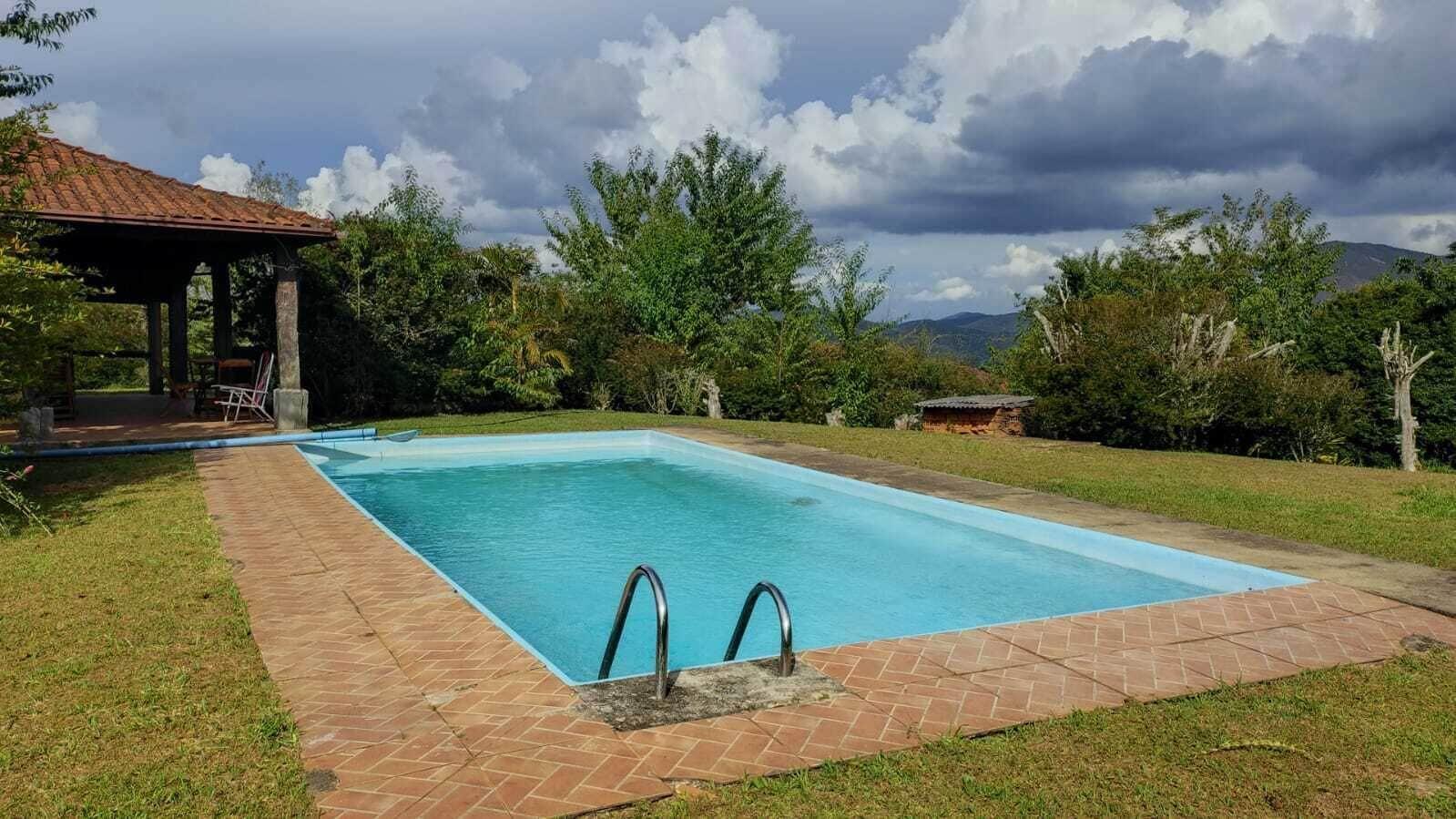 Vista da piscina fazenda vista soberba