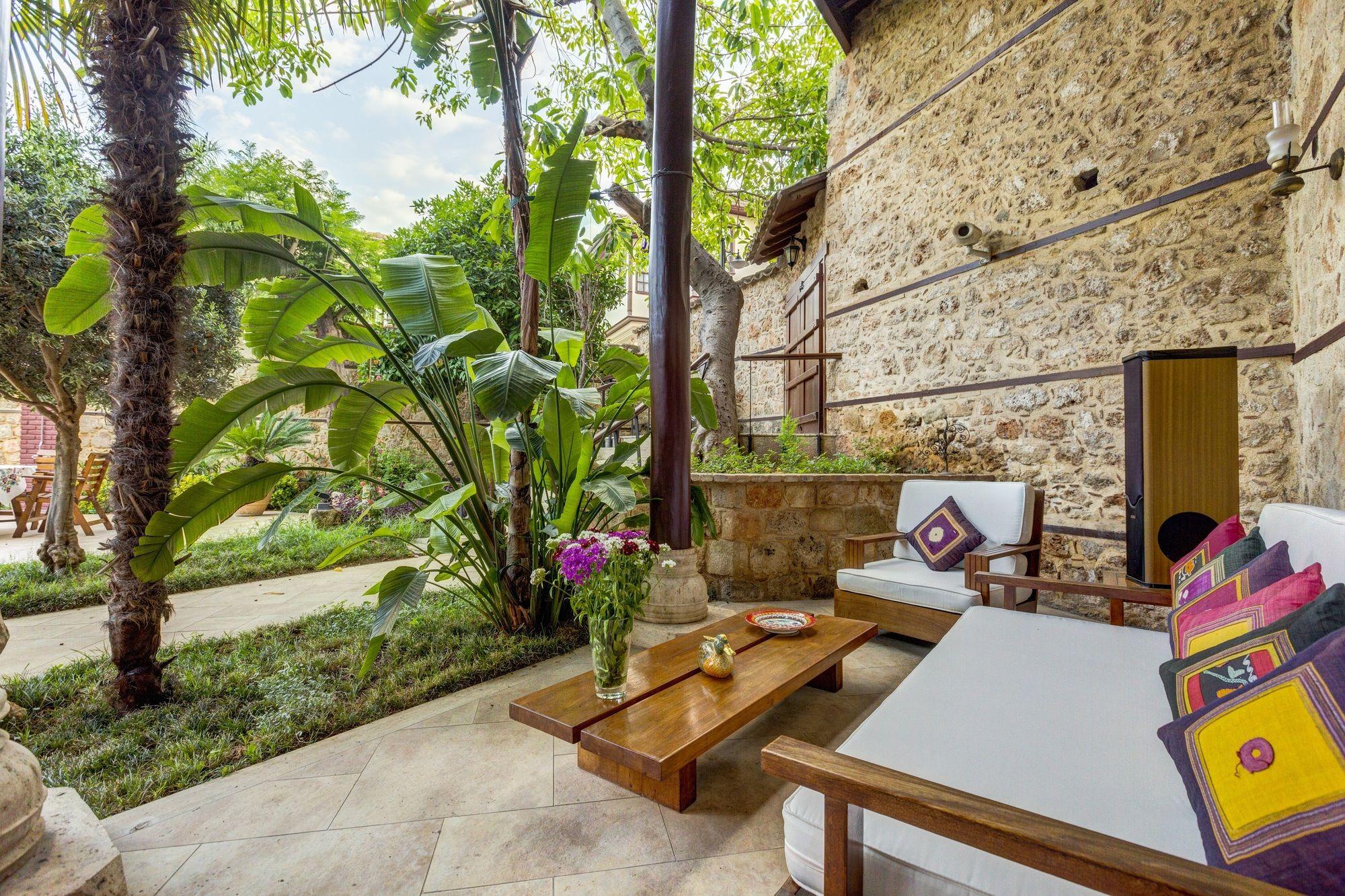 Bar/Salón Kaucuk Hotel