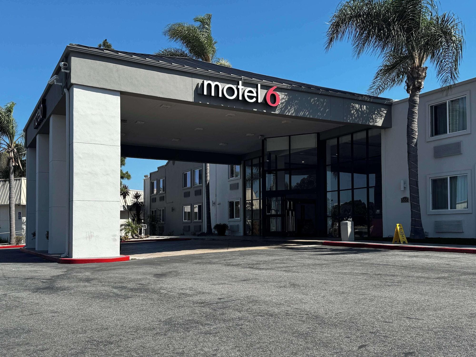 Vista Exterior Studio 6 Carson, CA