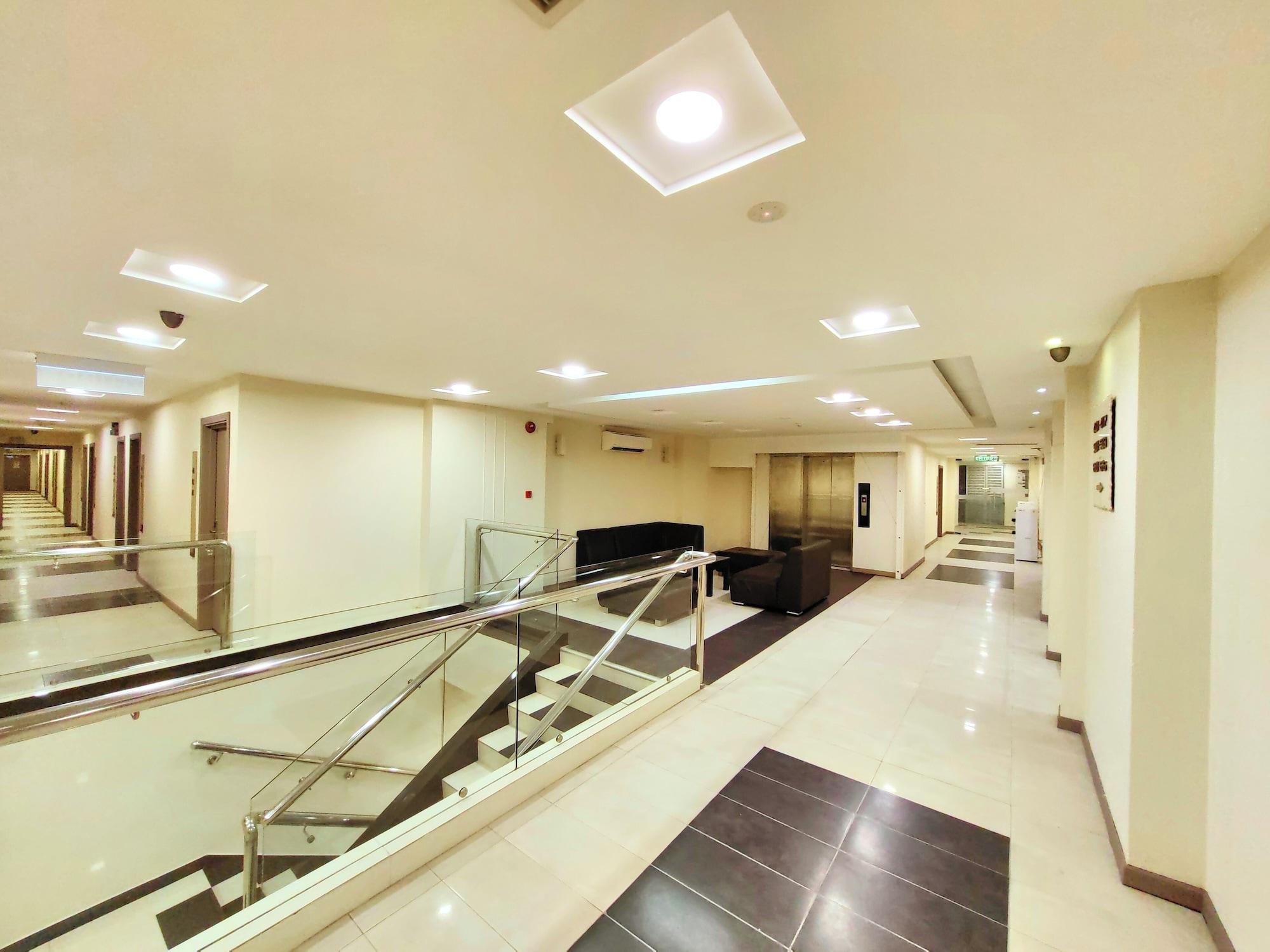 Varios Hotel 98