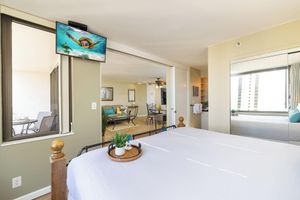 Alquiler Vacacional - High Floor Ocean View Condo (King Bed and Parking)