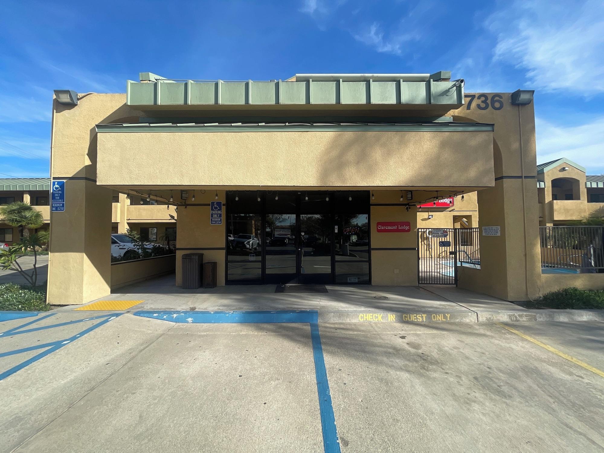 Varios Claremont Lodge