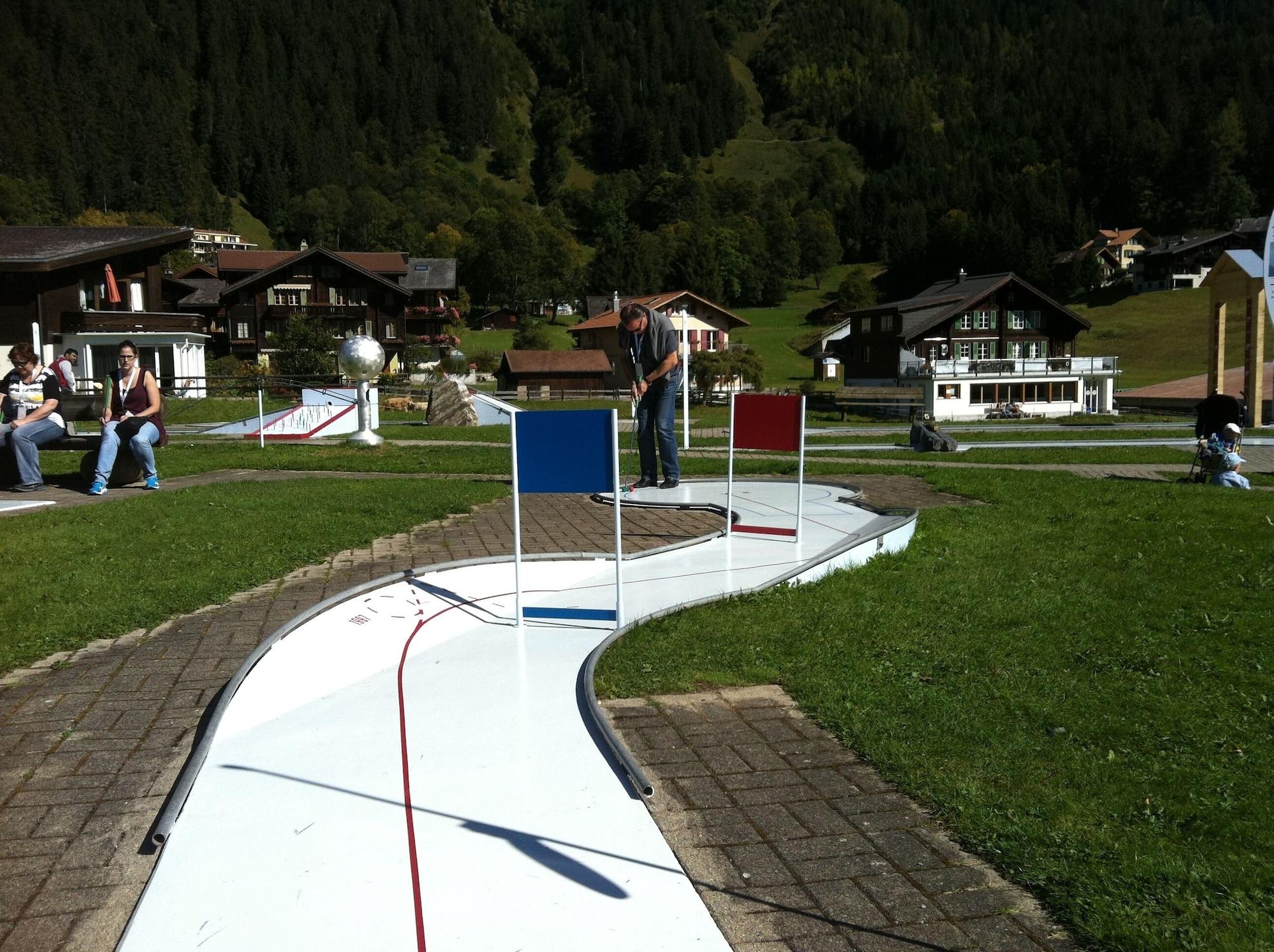 Campo de Golf Hotel Bellevue - Traditional Swiss Hideaway