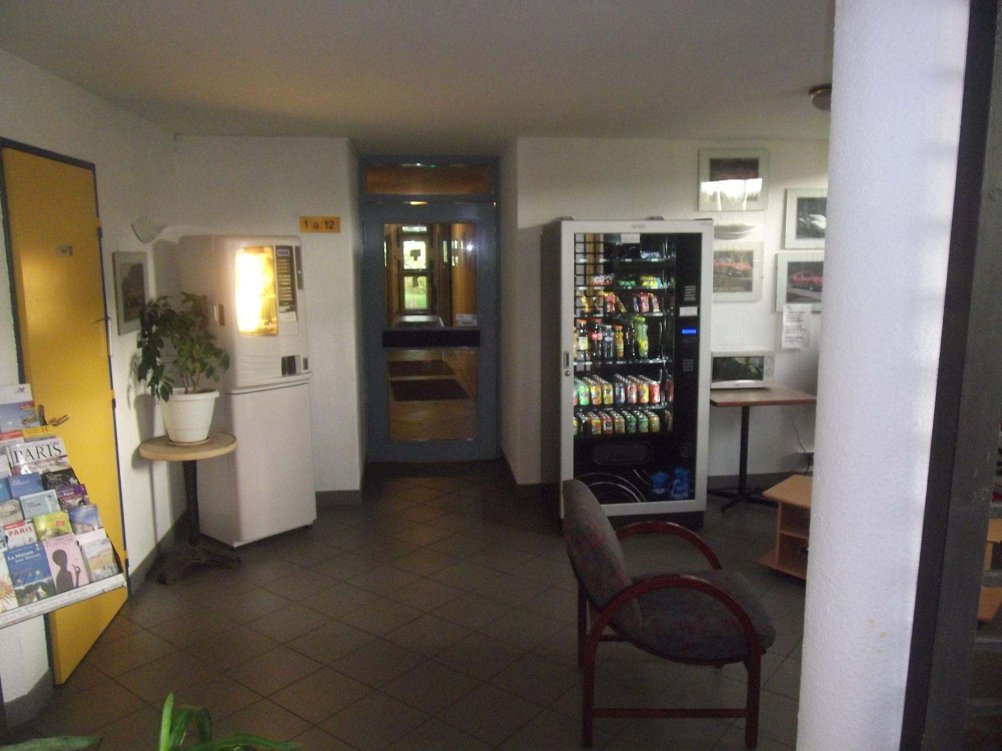 Vista Lobby Rev'Hotel Coignières