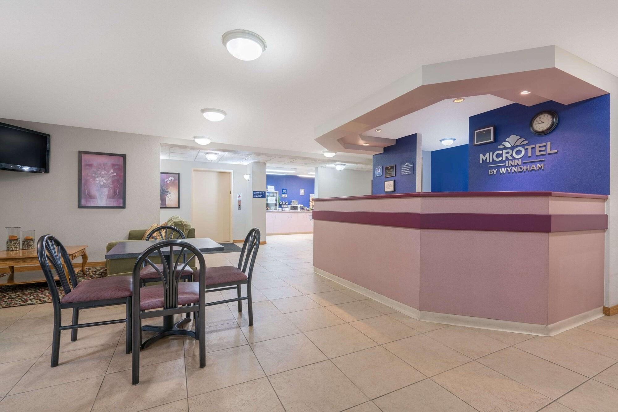 Vista Lobby Microtel Inn by Wyndham Onalaska/La Crosse