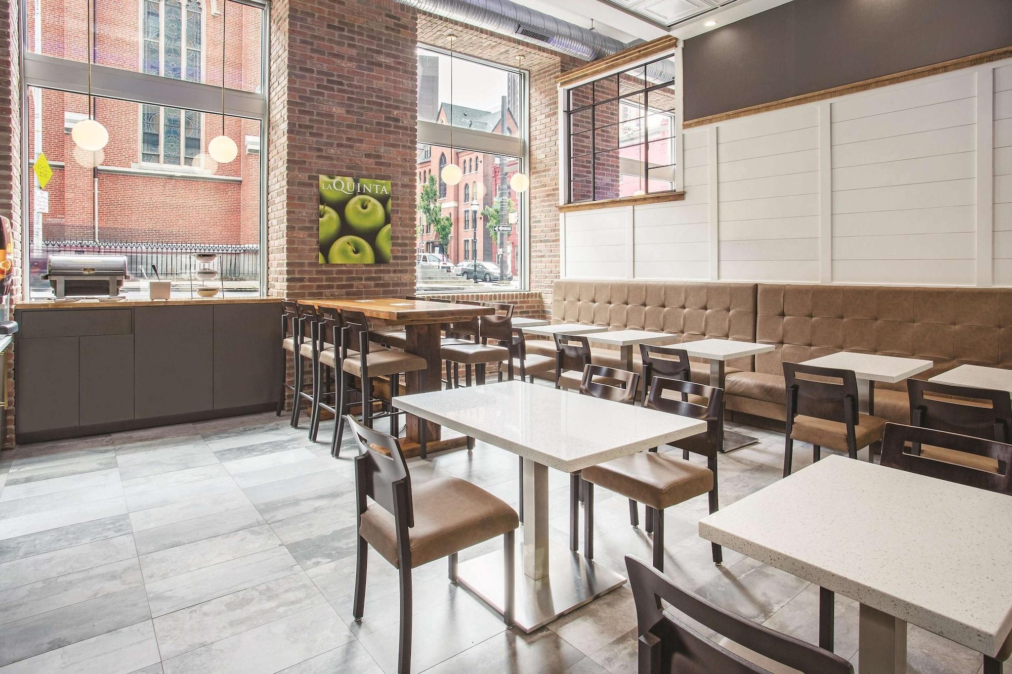Restaurant La Quinta Inn & Suites by Wyndham Baltimore Downtown