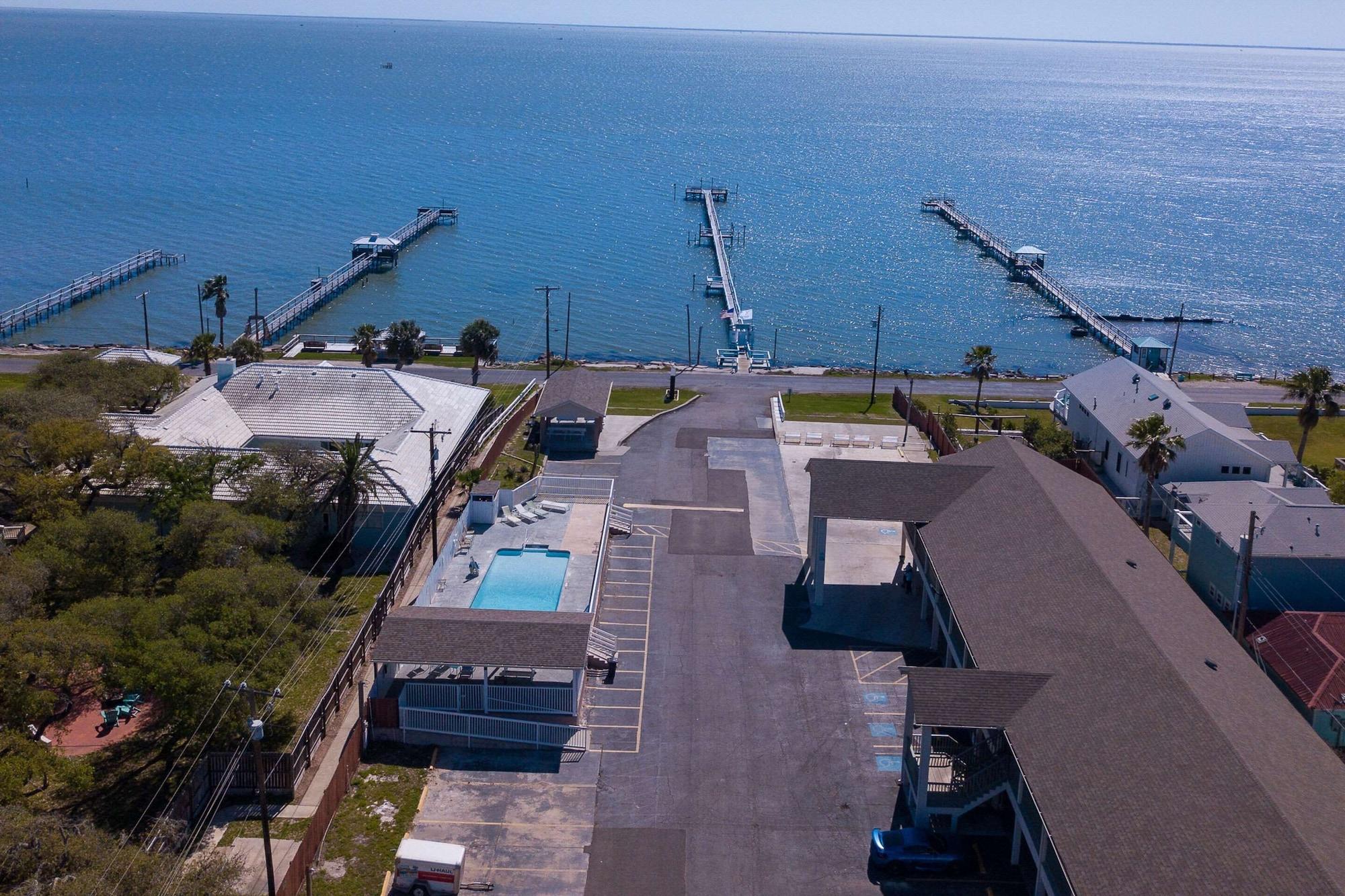Varios Quality Inn Rockport on Aransas Bay