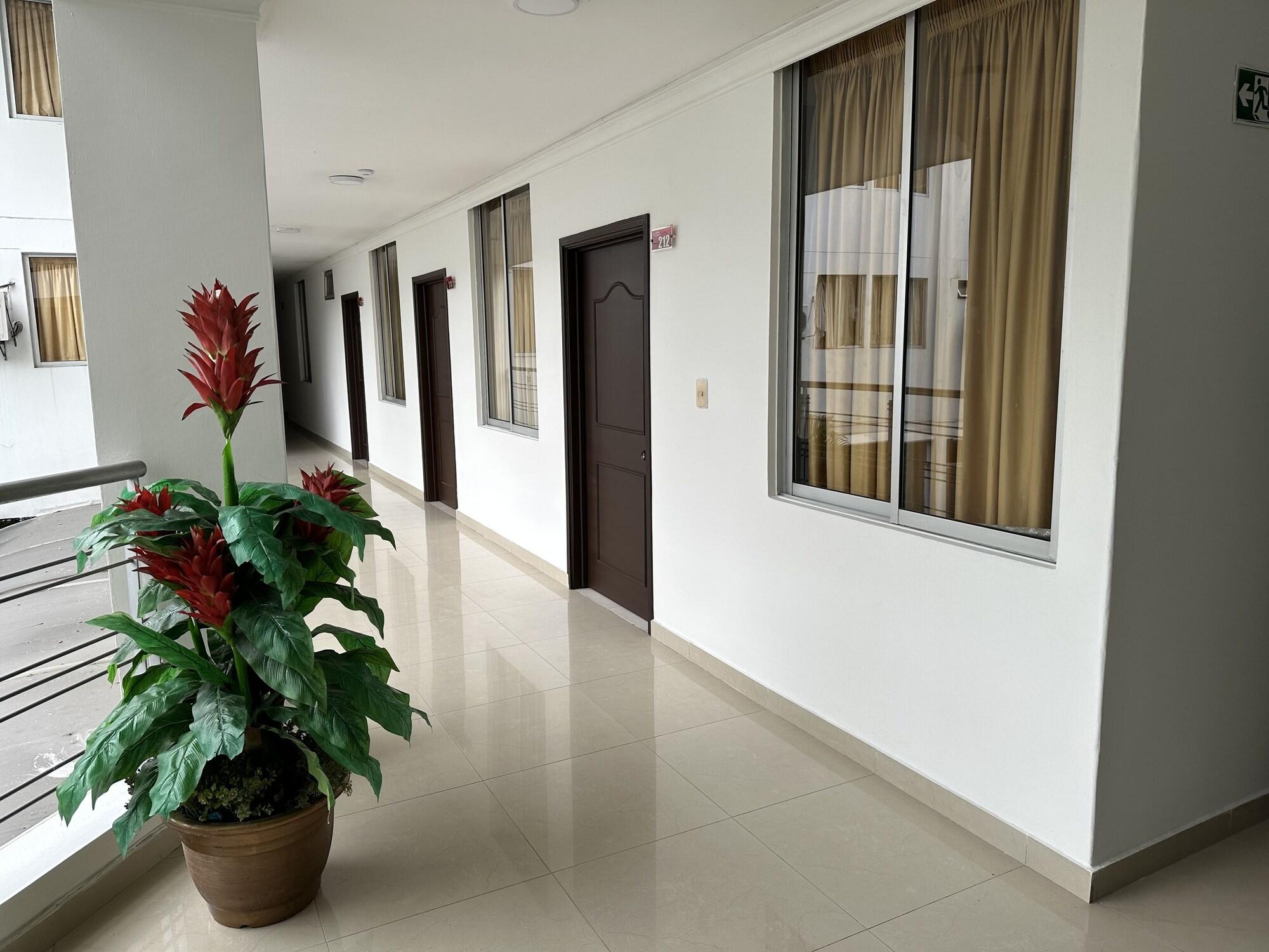 Varios Hotel Cinera