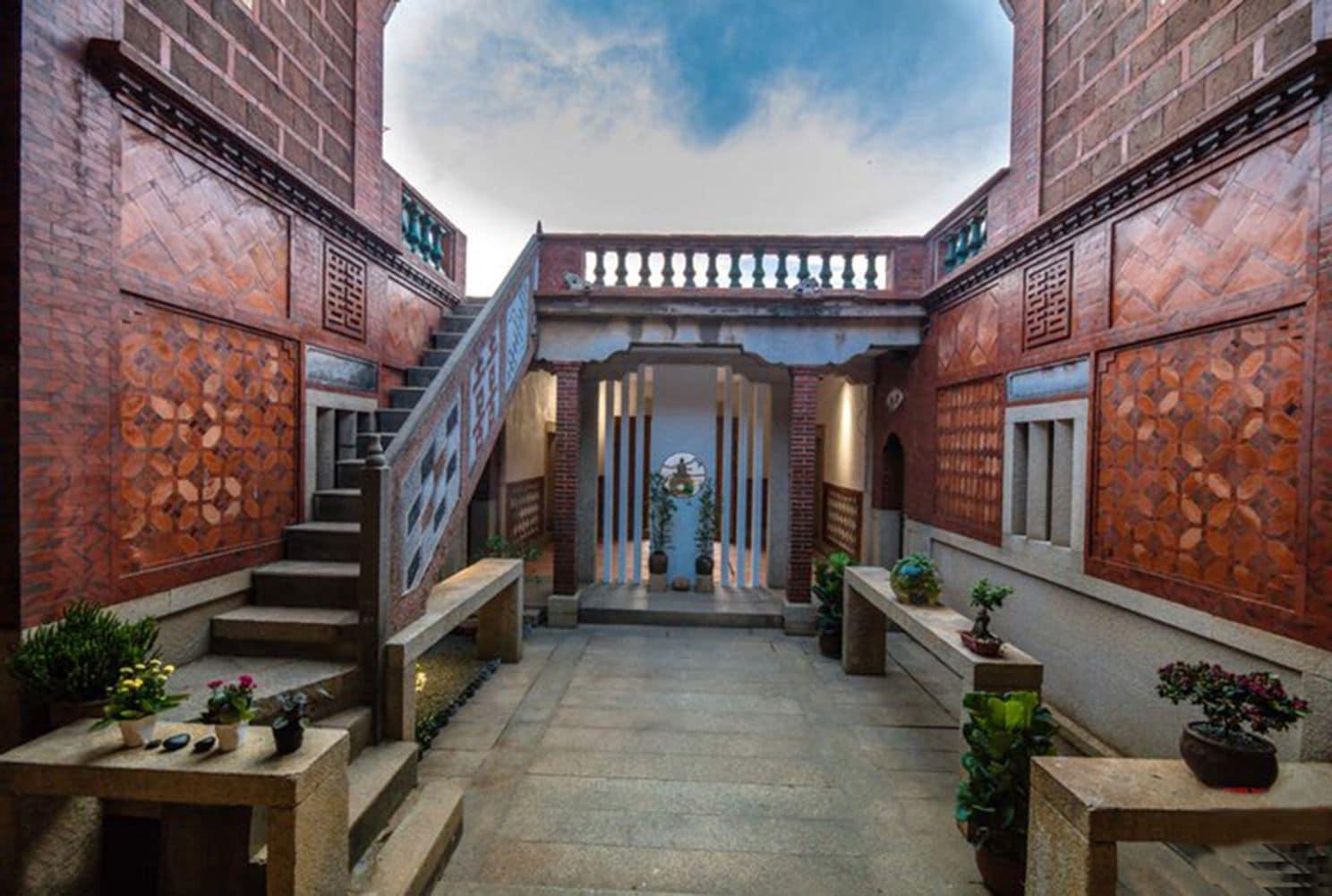 Varios Kinmen redbrick houses across Hope