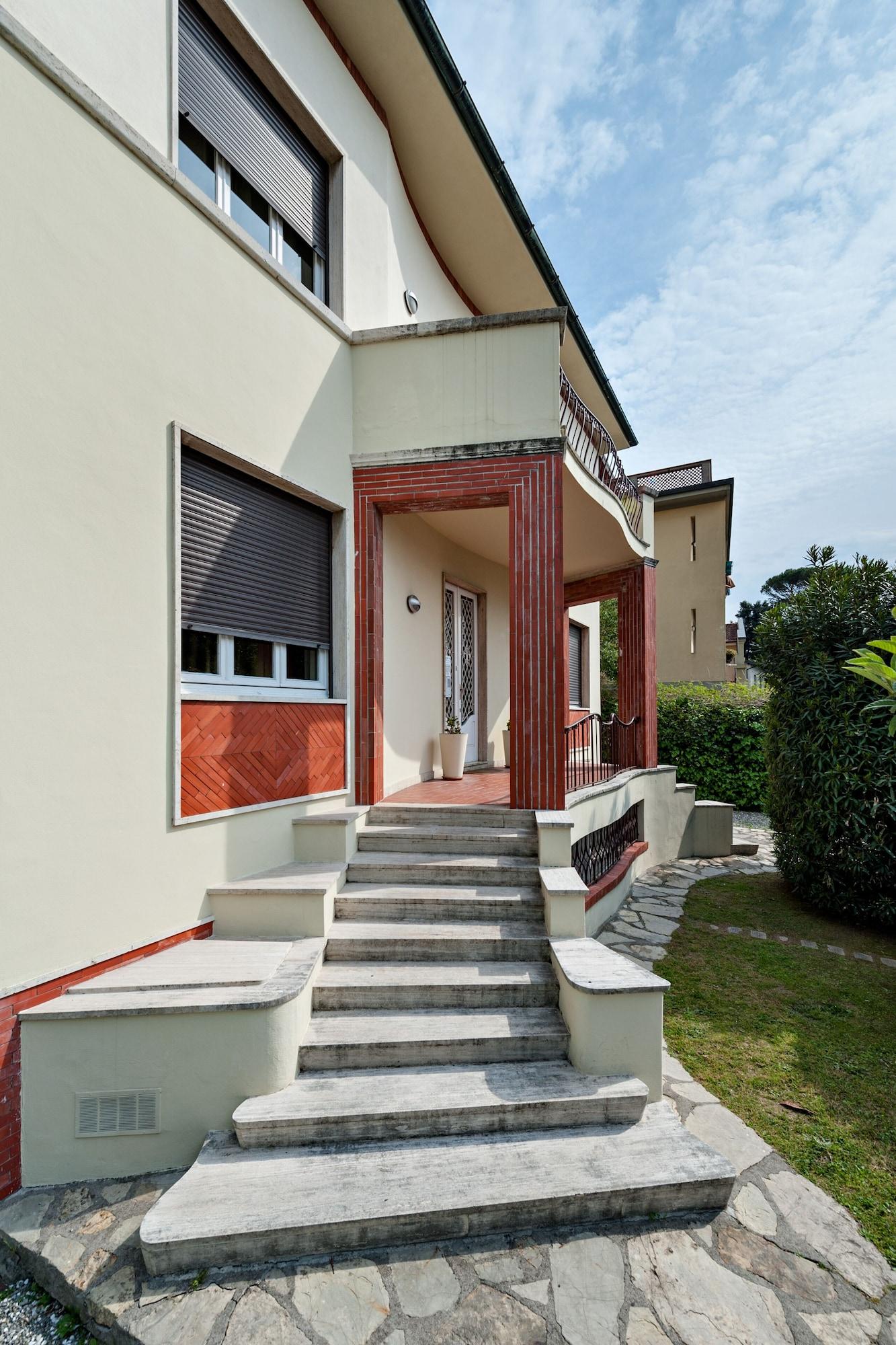 Vista Exterior Lucca In Villa Elisa & Gentucca