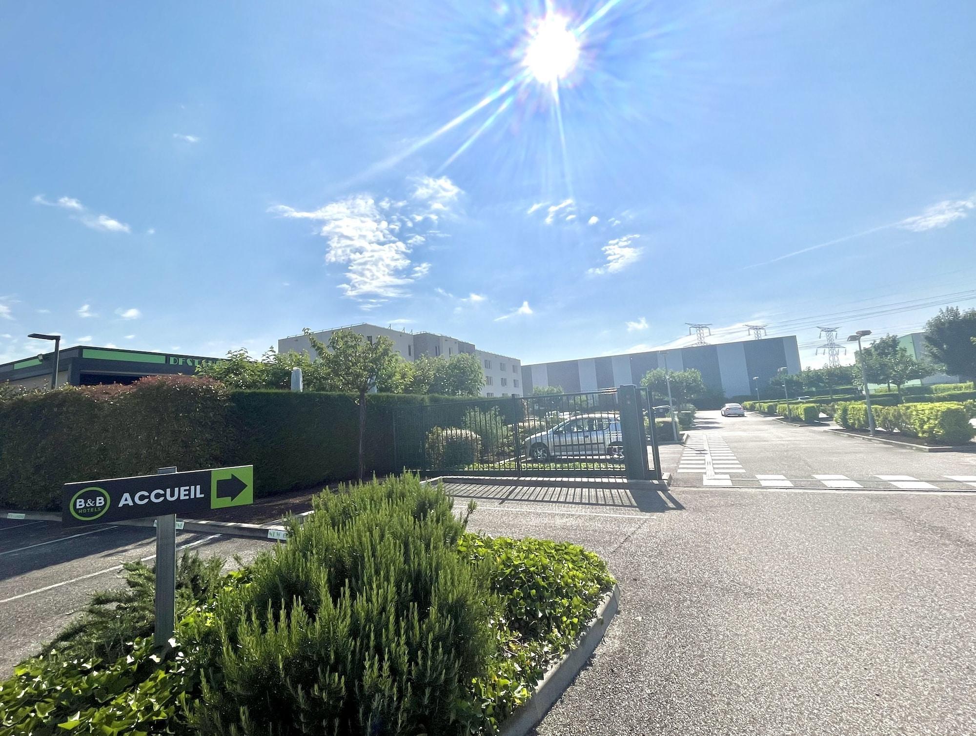 Vista Exterior B&B HOTEL Lyon Aéroport St Quentin Fallavier
