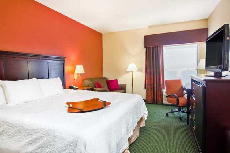 Vista Exterior Hampton Inn Parkersburg-Mineral Wells