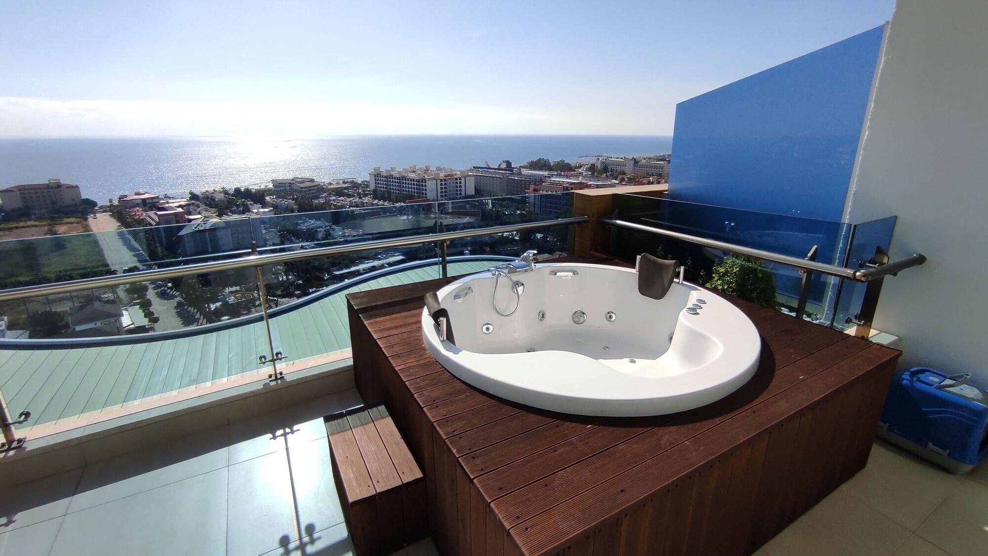 Vista Exterior Elite Luxury Suite & Spa