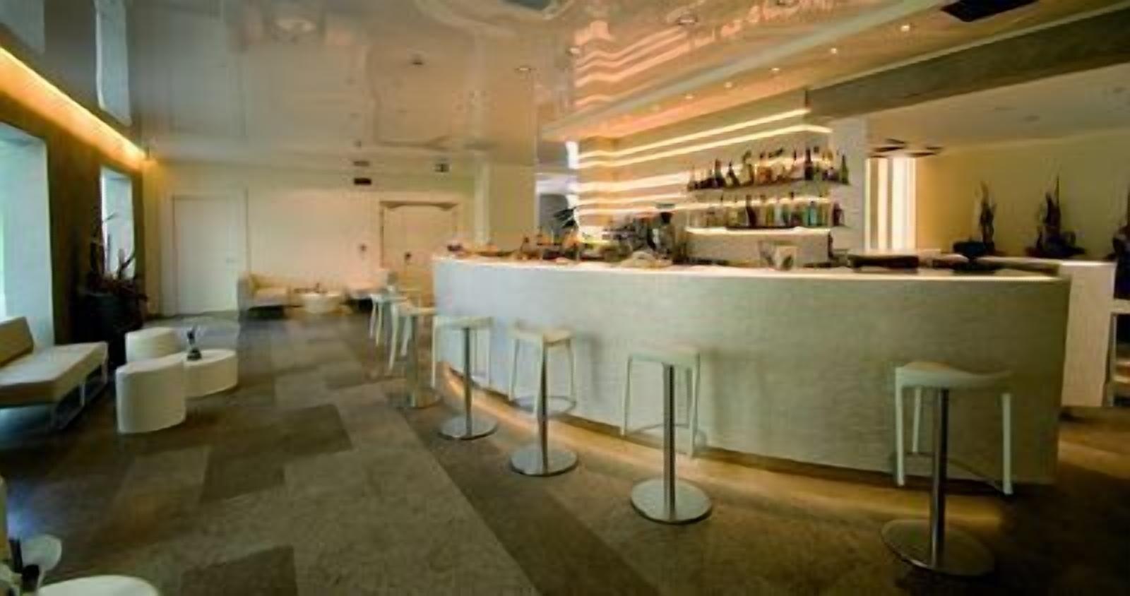 Bar/Salón Hotel Carillon