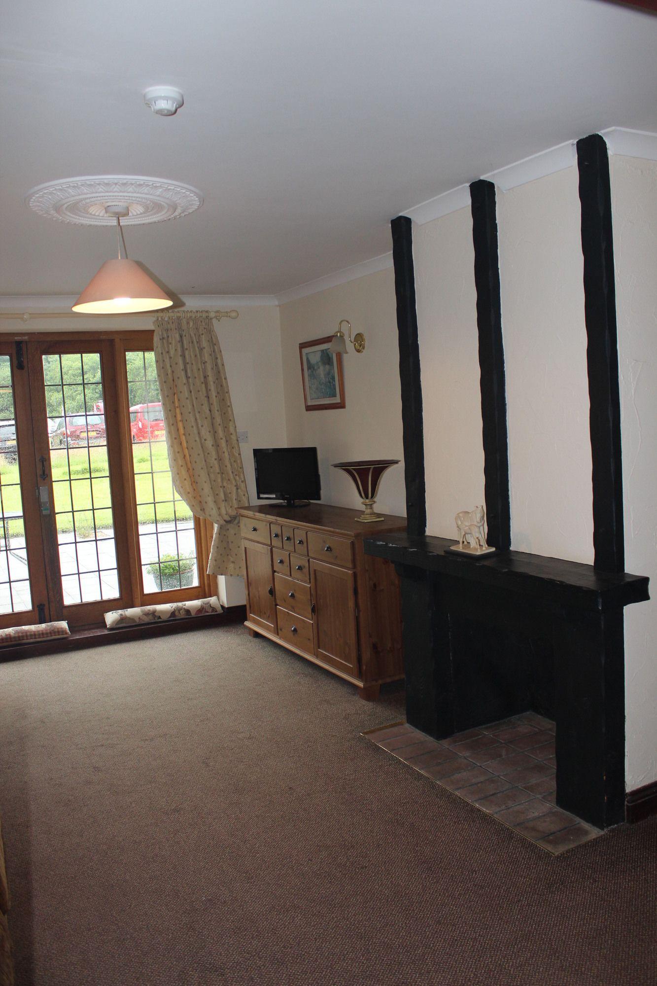 Vista Lobby Little Foxes Hotel & Gatwick Airport Parking