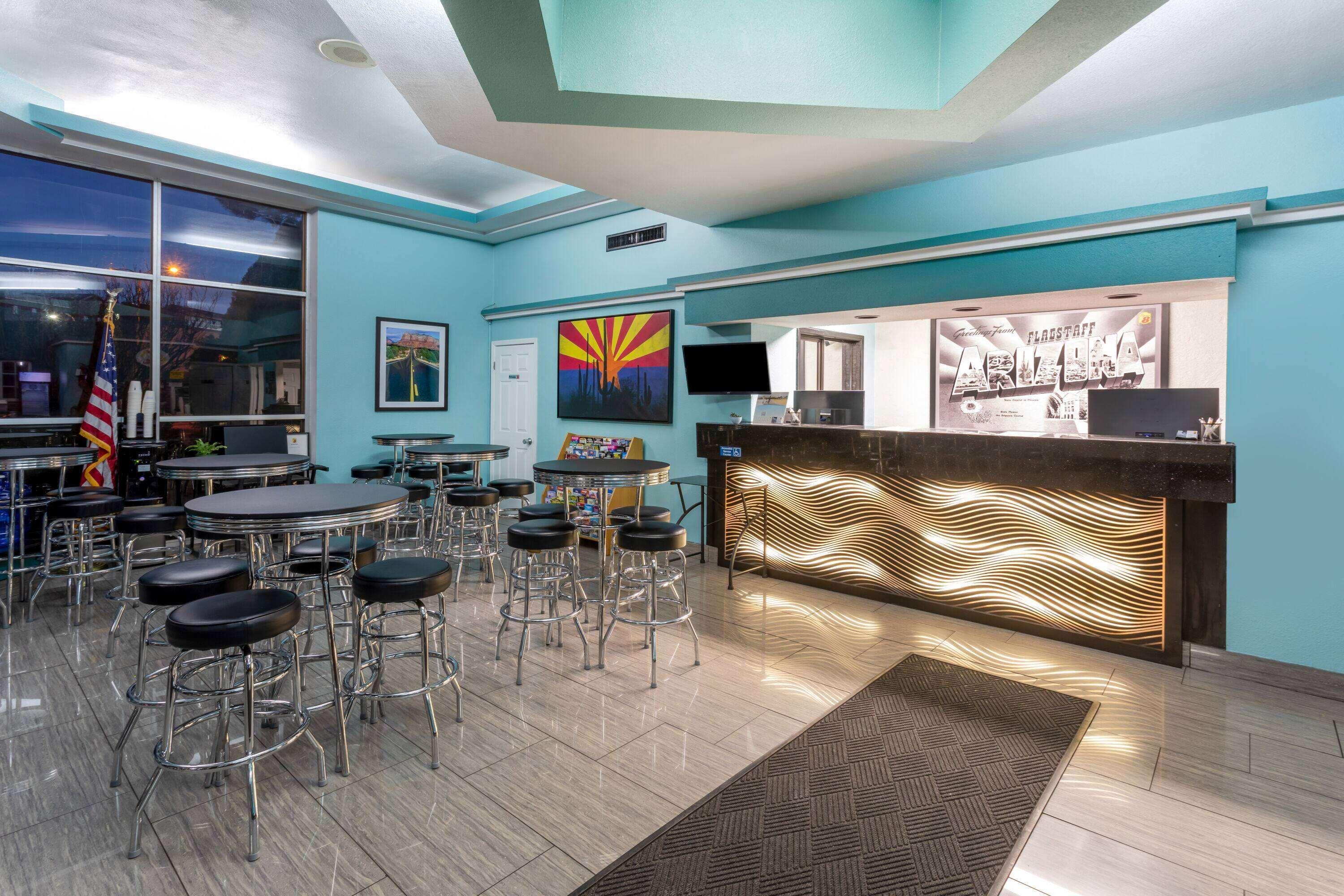 Vista Lobby Super 8 by Wyndham Conference Center NAU/Downtown