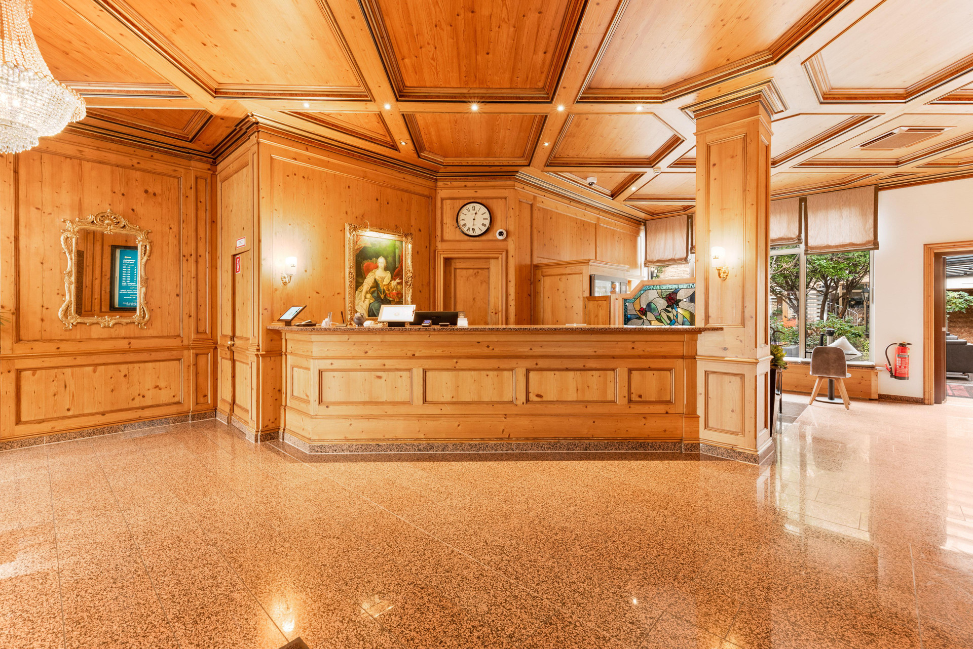 Vista Exterior KING's HOTEL Center Superior