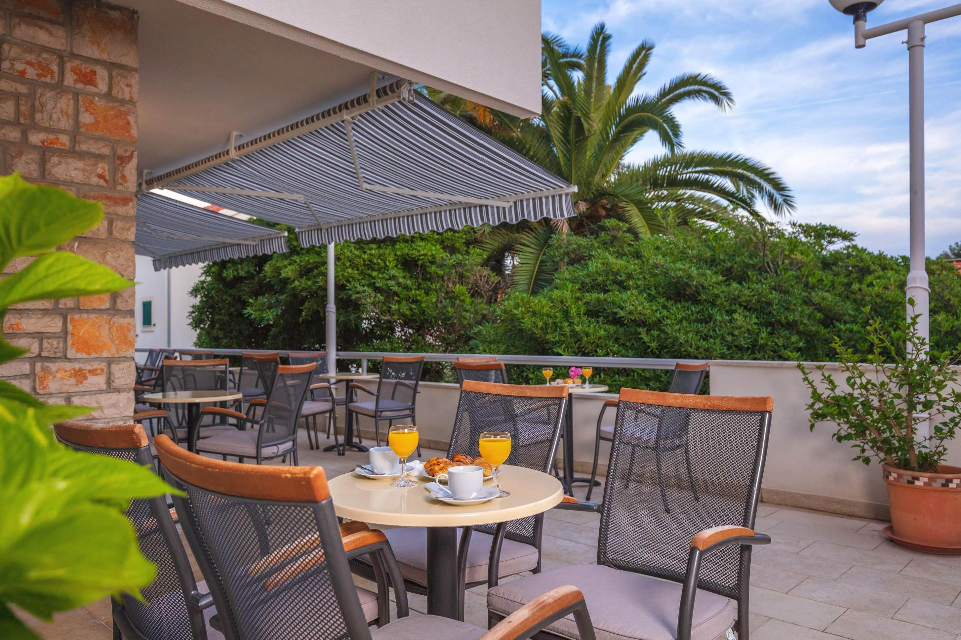 Varios Aparthotel Pharia