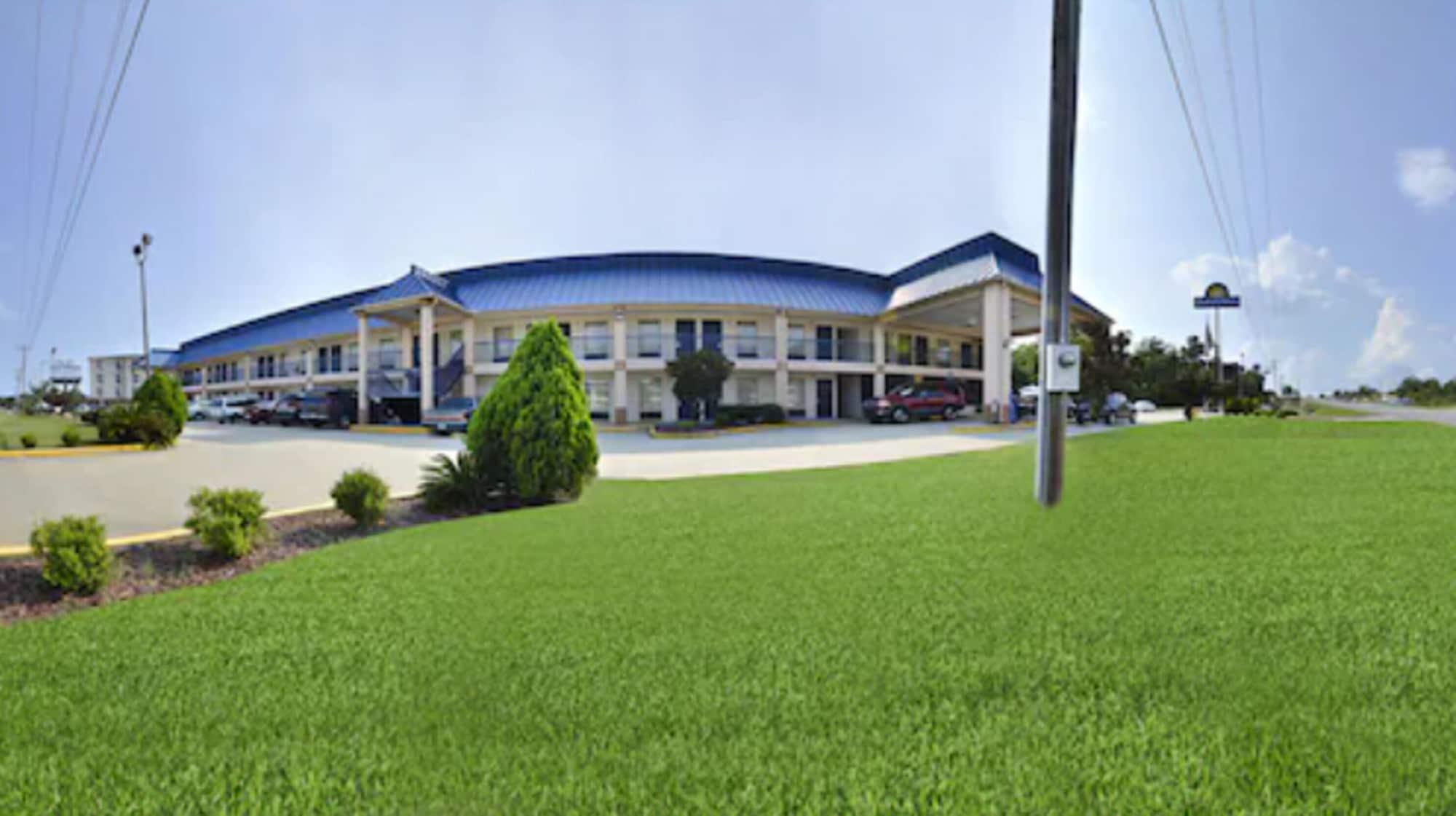 Vista Exterior Days Inn by Wyndham Ocean Springs