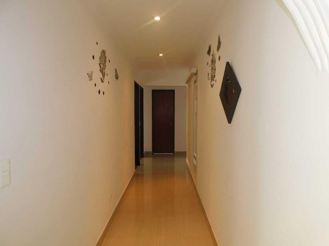 Varios Apartasuites Business Center