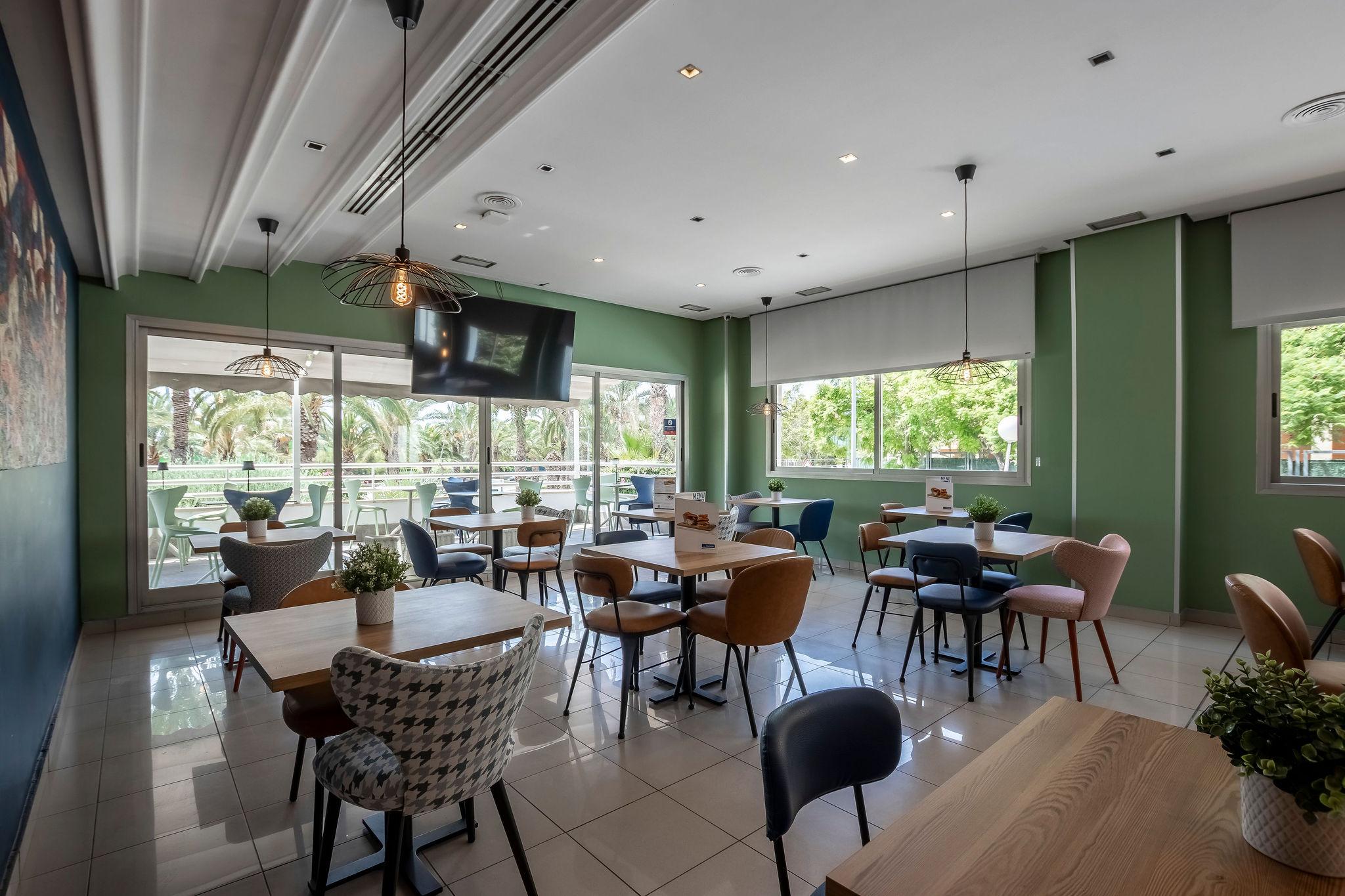 Restaurant Travelodge Alicante Puerto
