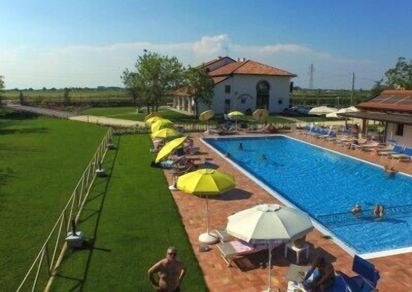 Vista Piscina Casa Dei Racconti