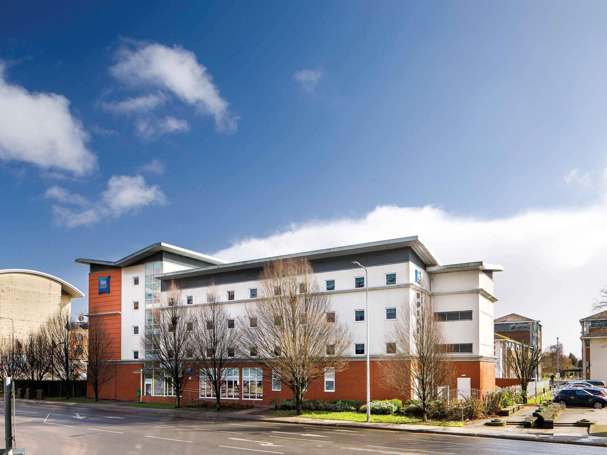 Vista Exterior ibis budget Cardiff Centre