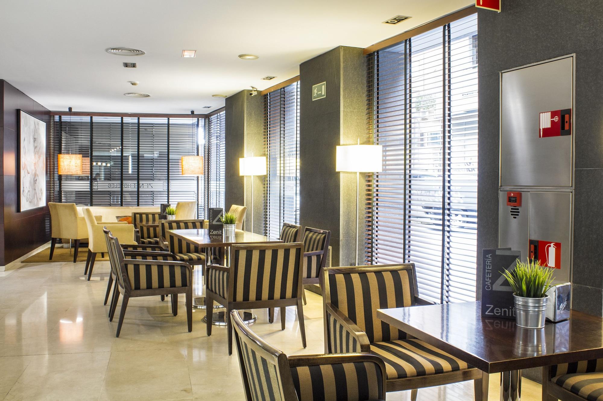 Bar/Salón Hotel Zenit Lleida