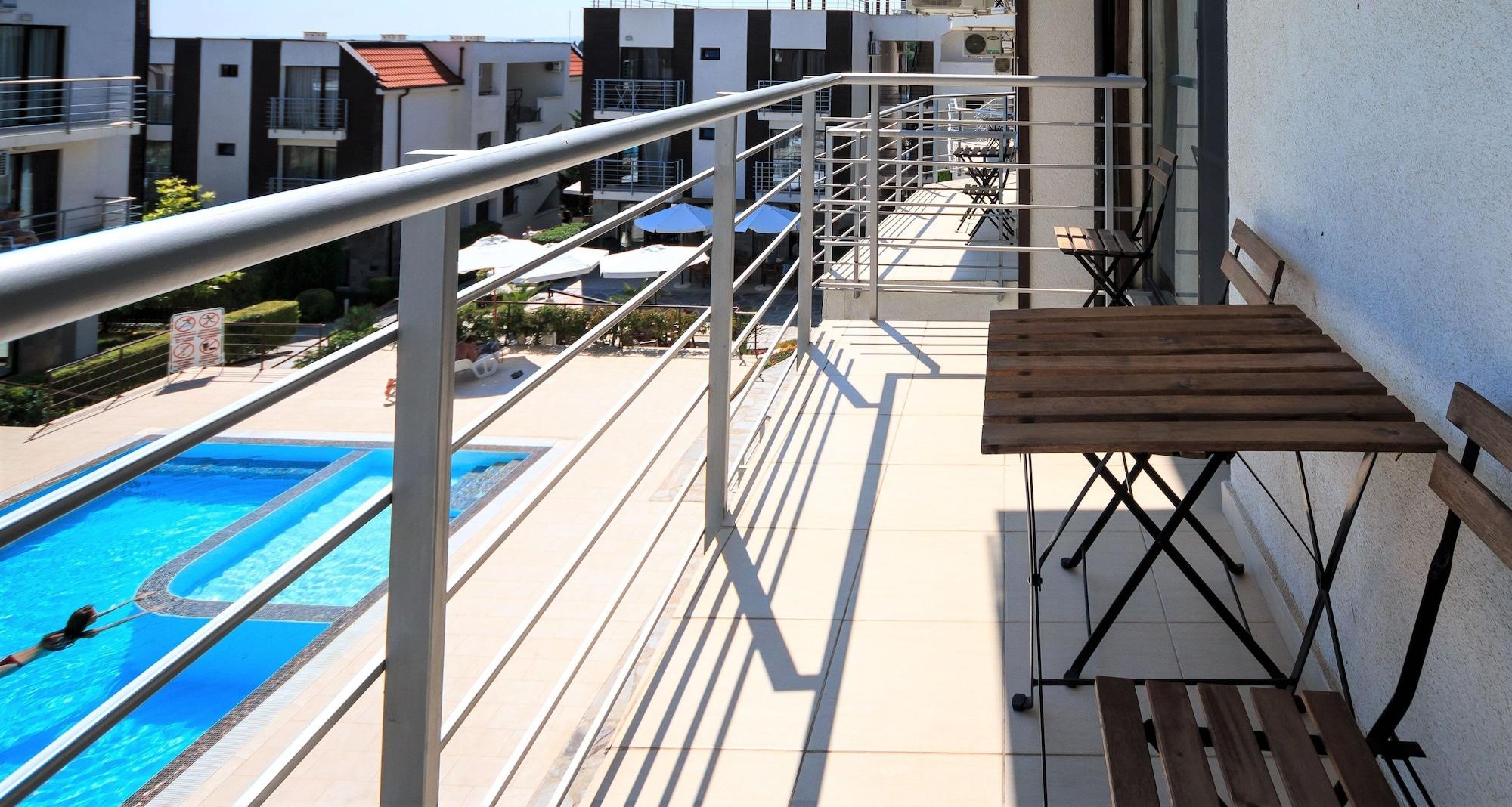 Vista Exterior New Line Village Apartments