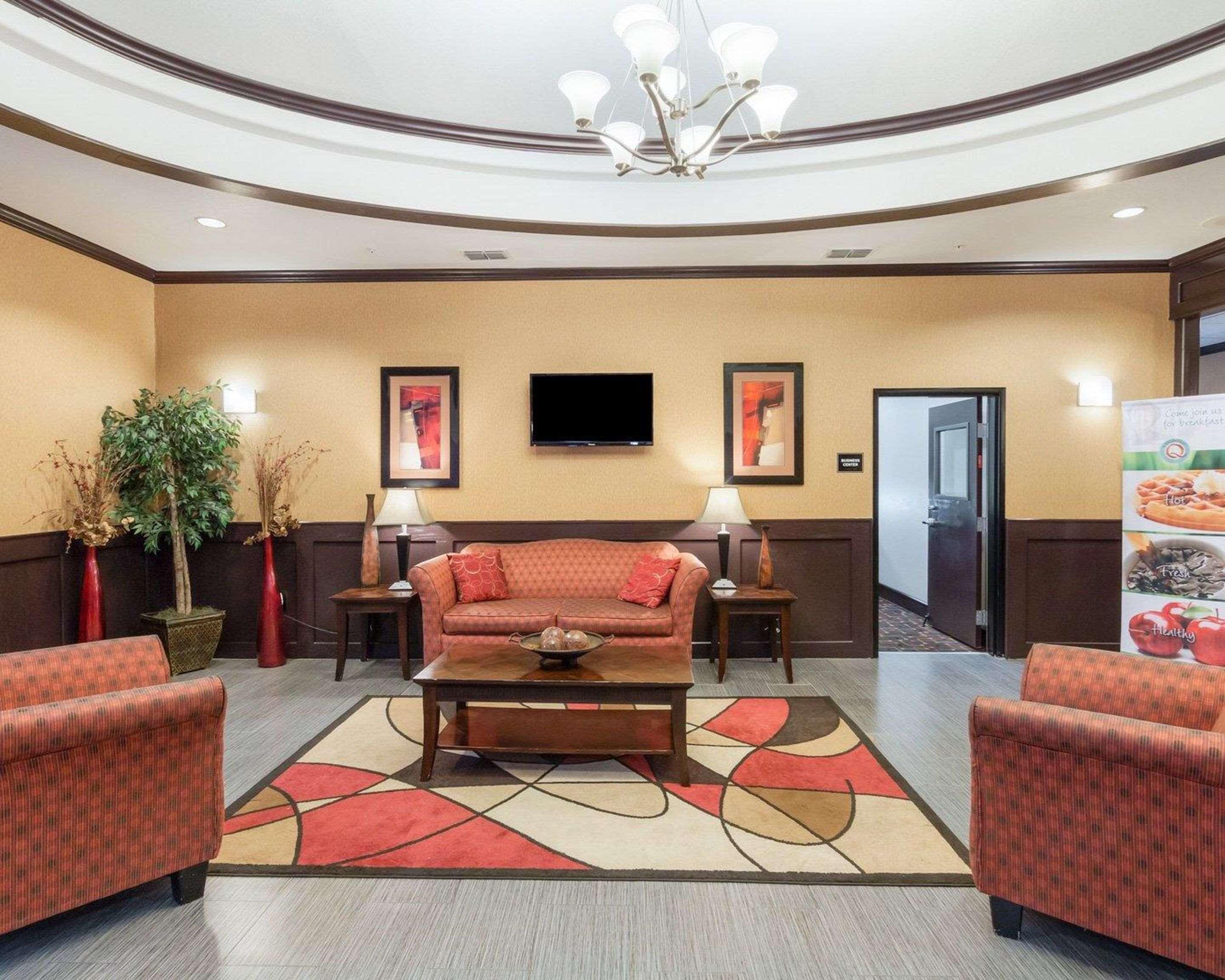 Vista Lobby Quality Inn & Suites