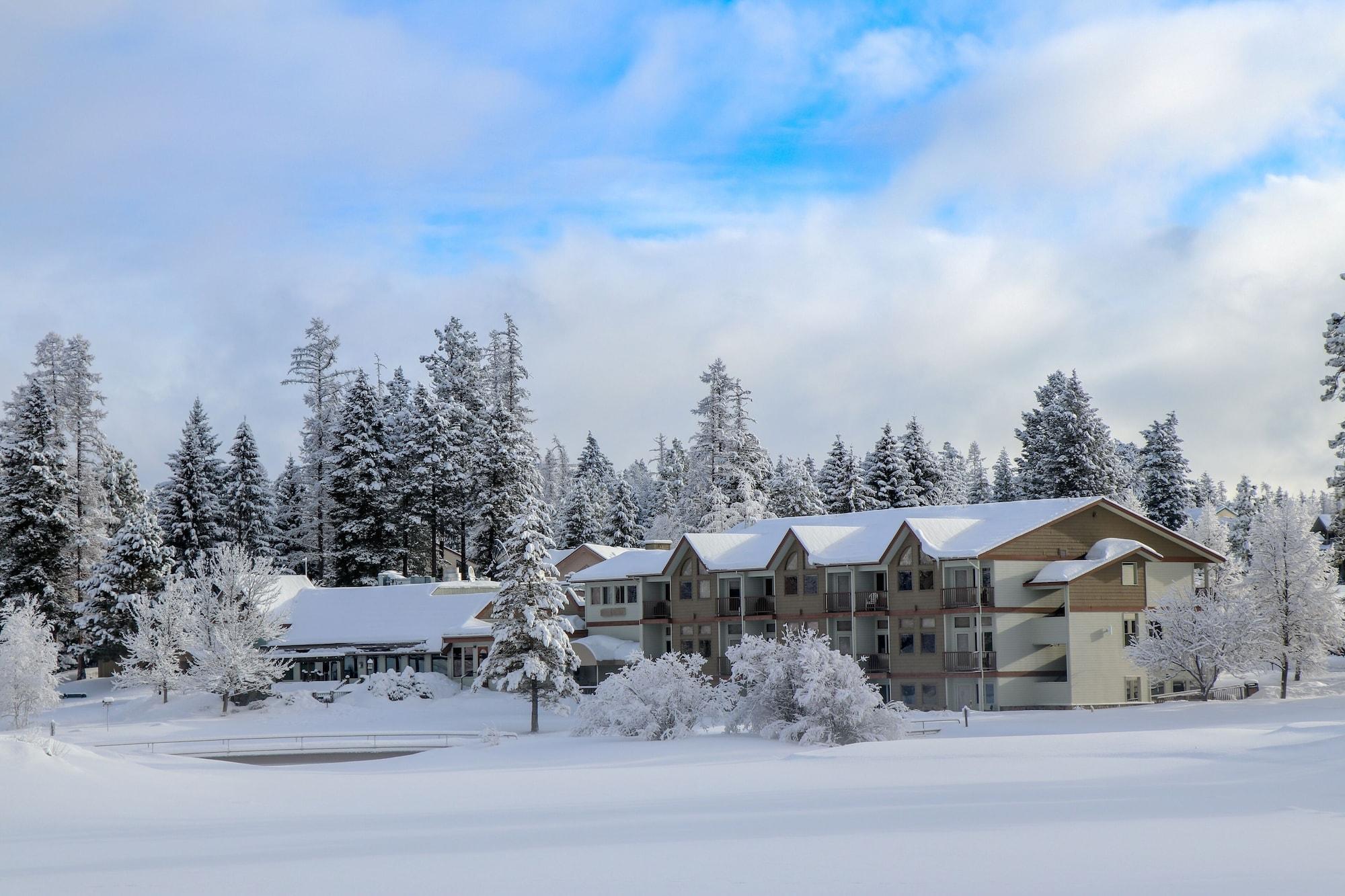 Vista Exterior Meadow Lake Resort & Condos