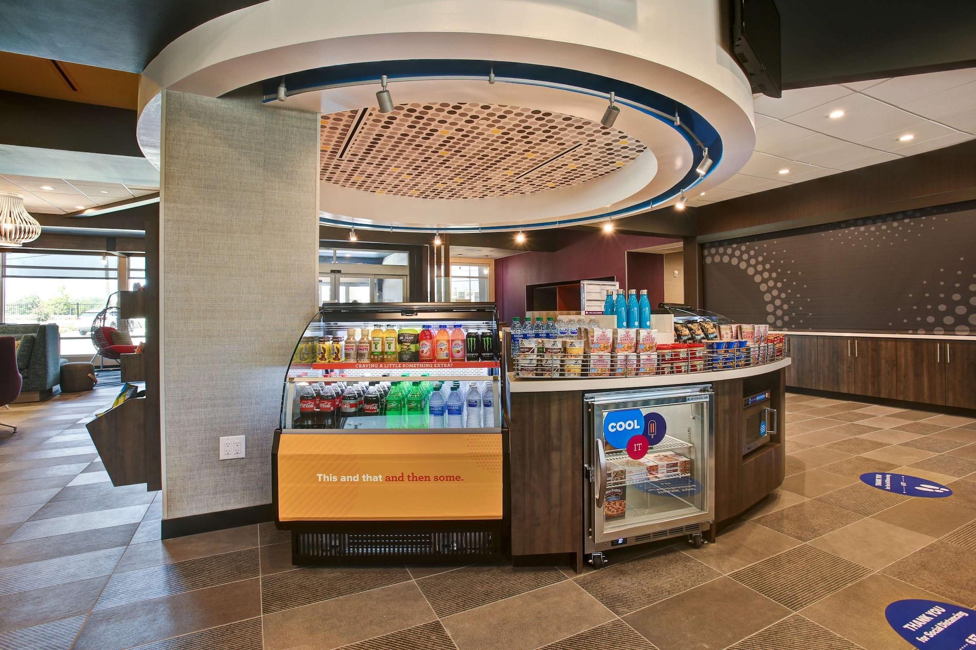 Vista Lobby Tru by Hilton Grand Prairie
