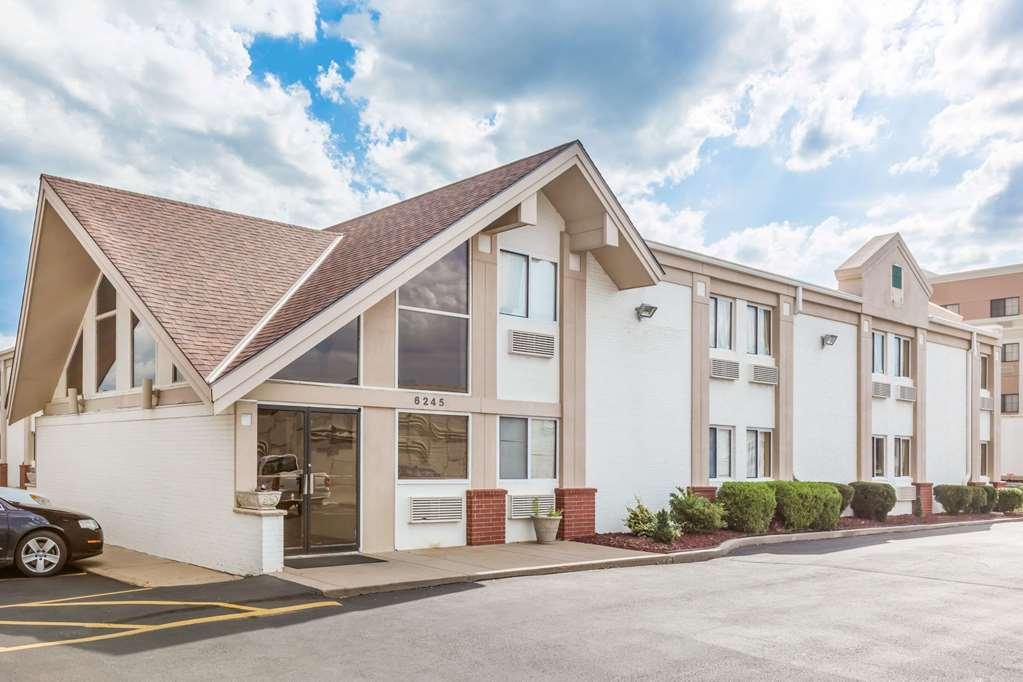 Vista Exterior Americas Best Value Inn - Wichita West / Airport