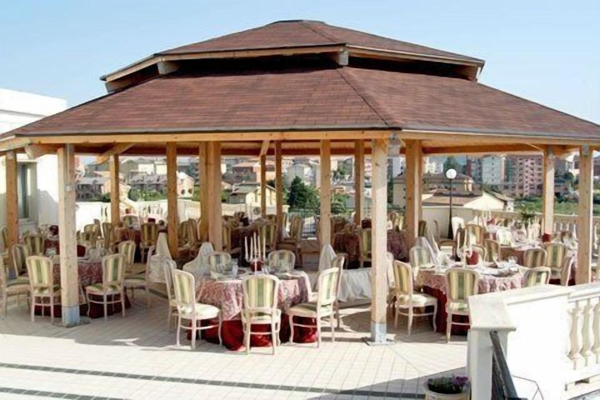 Varios Grand Hotel Rinascimento