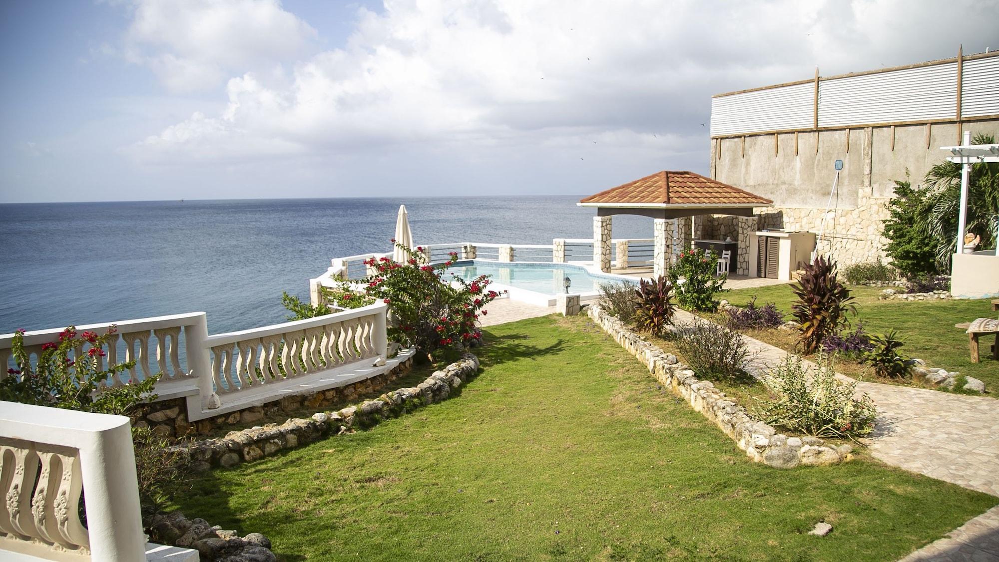Vista Exterior Castle Cove-Ocean Front Villa