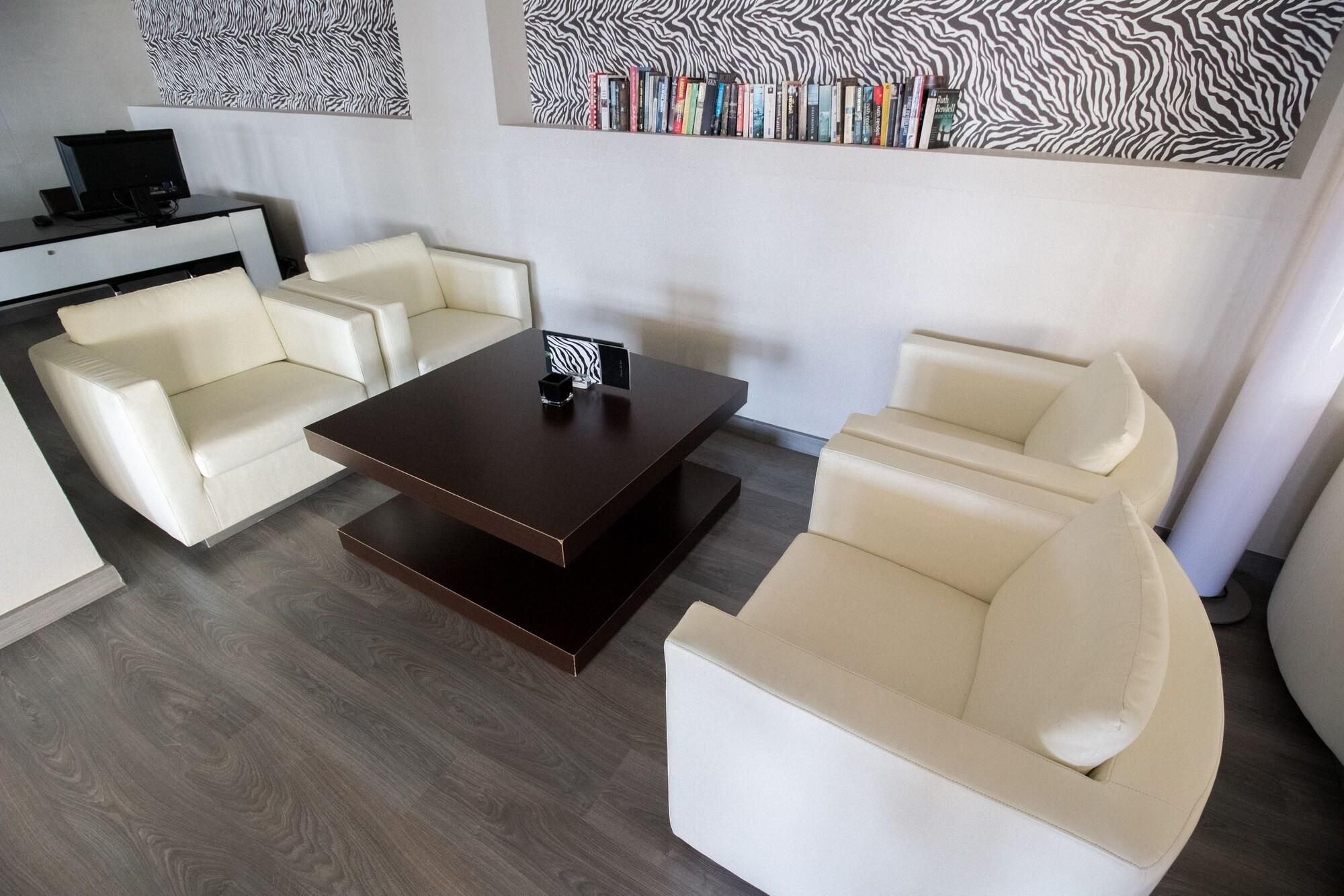 Vista Lobby BG Hotel Nautico Ebeso