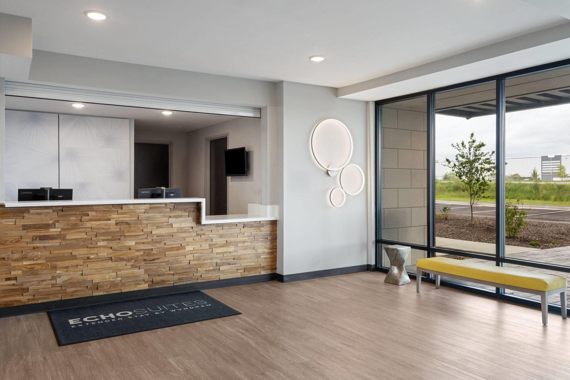 Vista Lobby ECHO Suites Extended Stay by Wyndham Indianapolis AmeriPlex