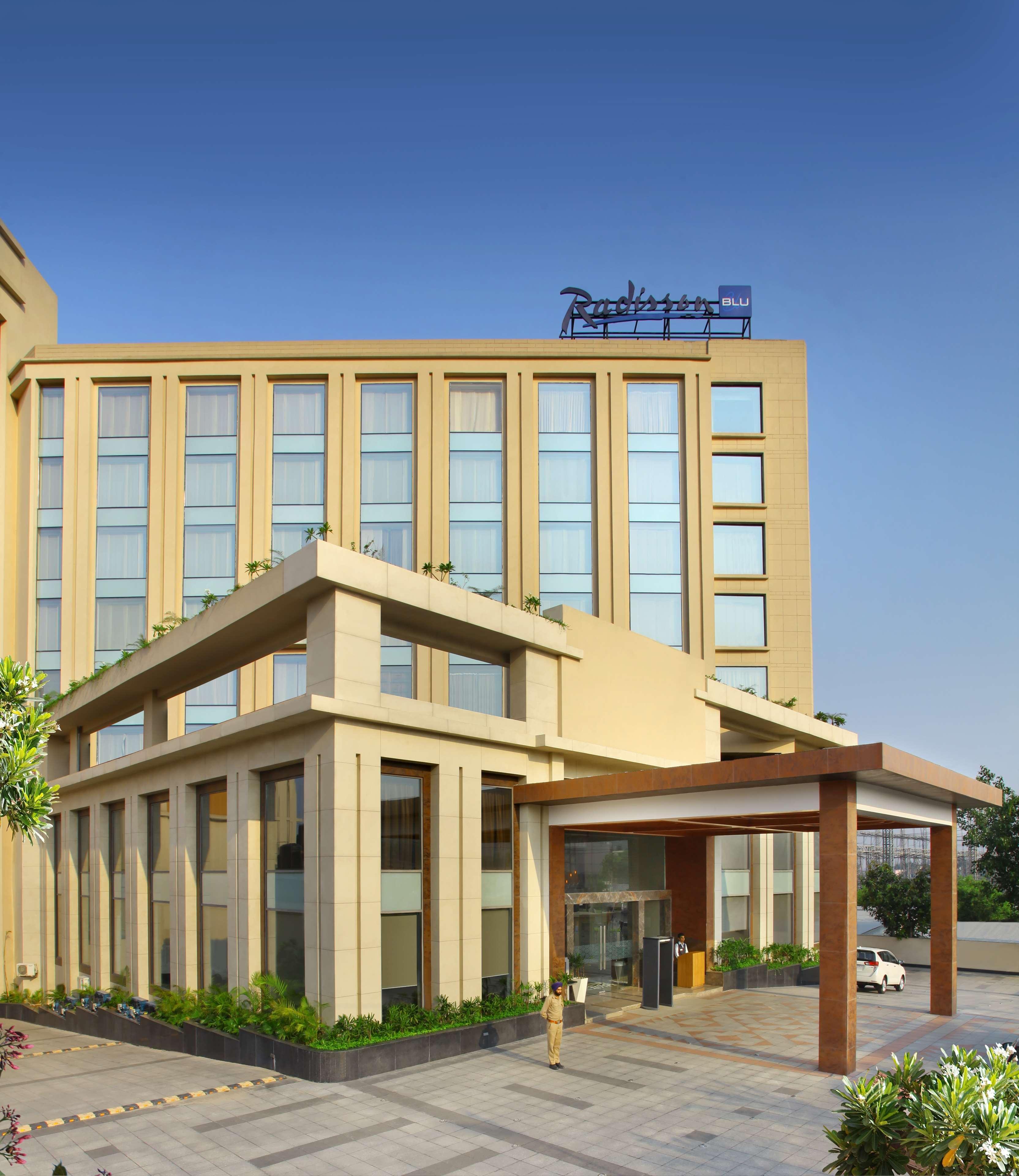 Vista Exterior Radisson Blu Jammu