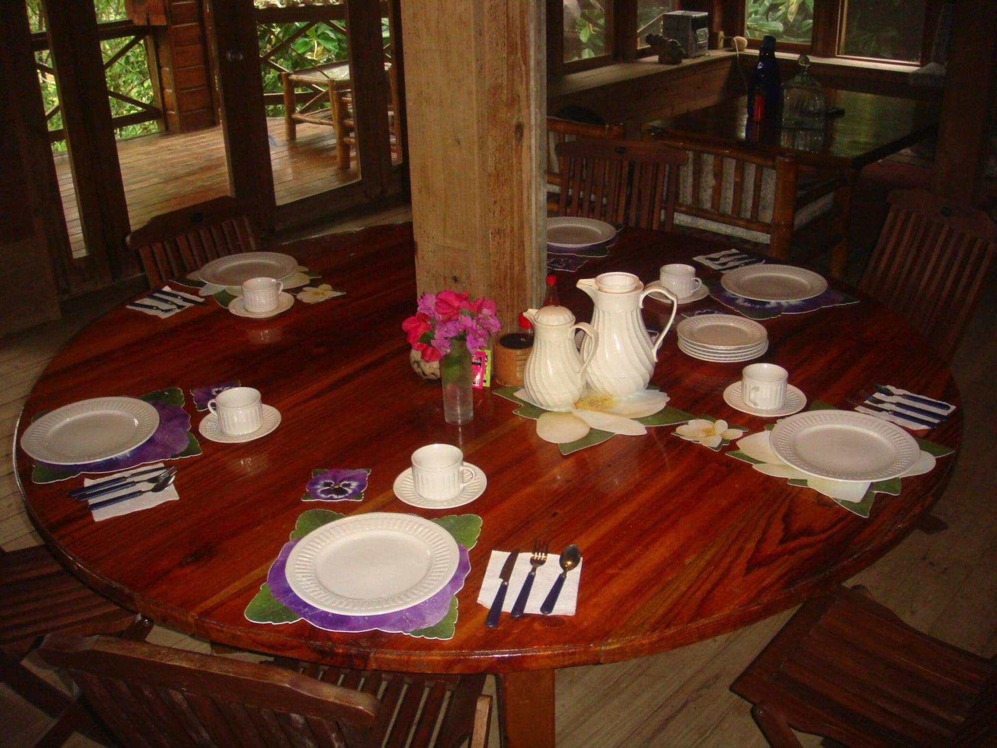 Restaurant Roatan Bed & Breakfast Apartments