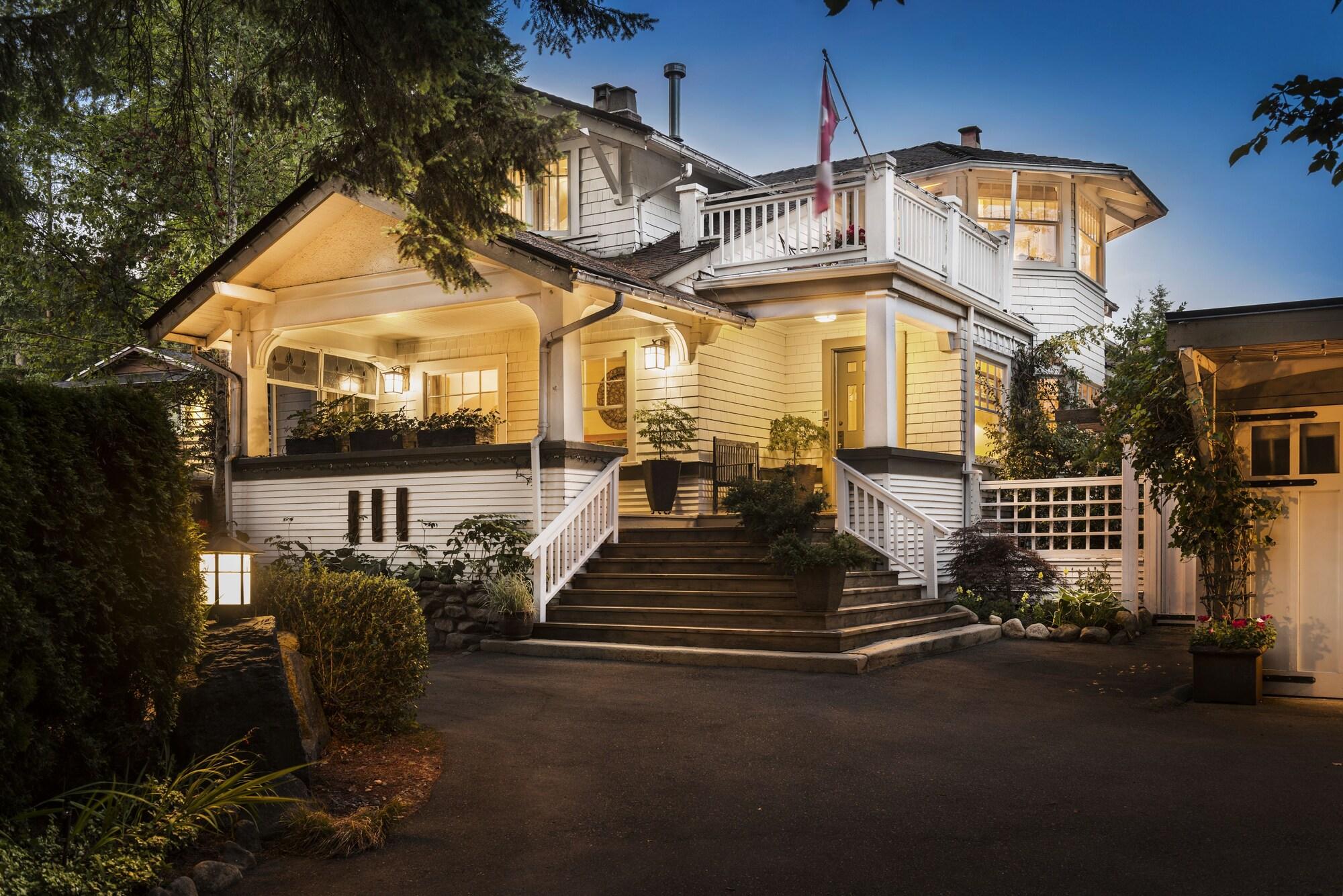 Varios ThistleDown House