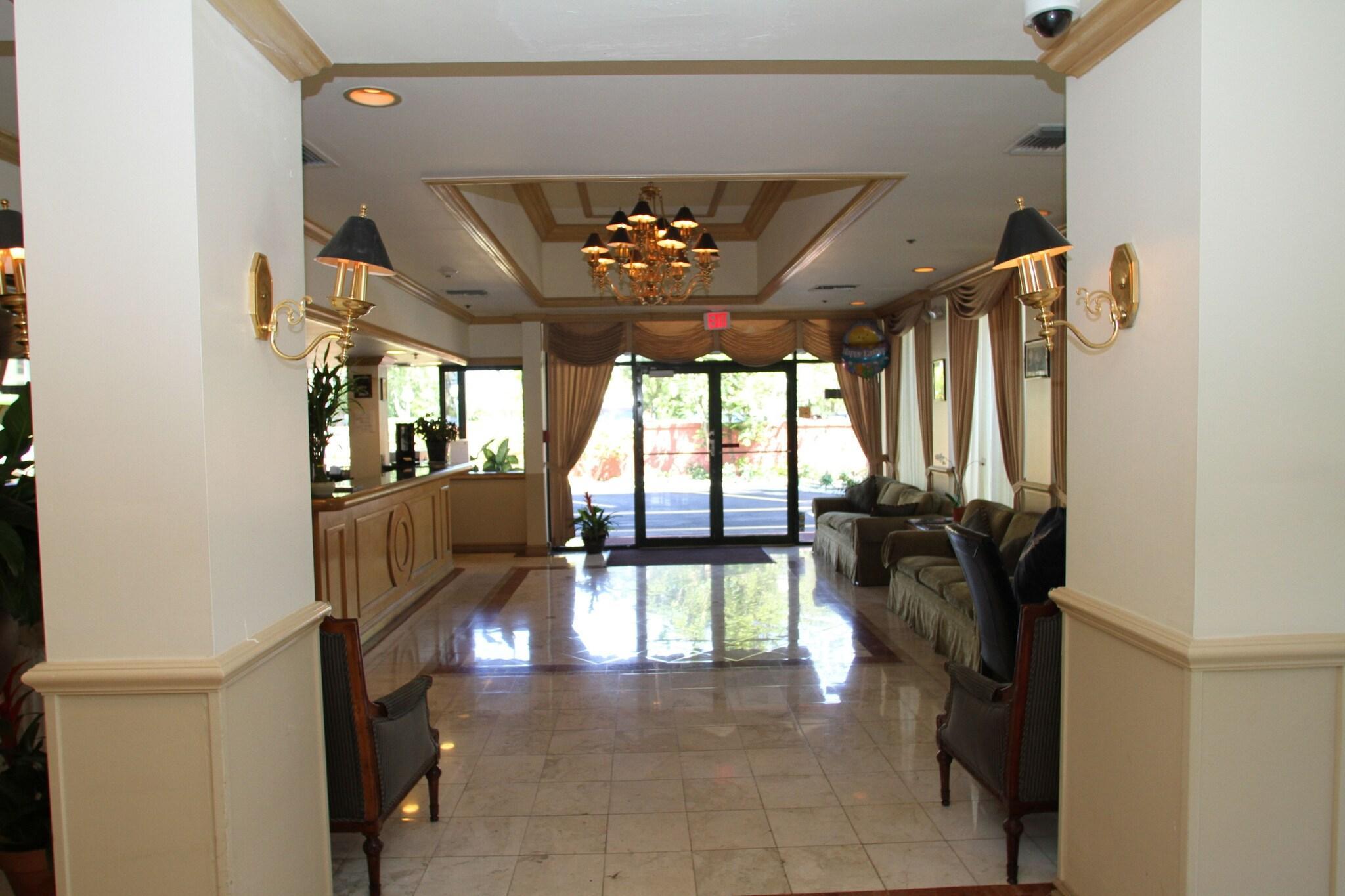 Vista Lobby Chateaubleau Hotel