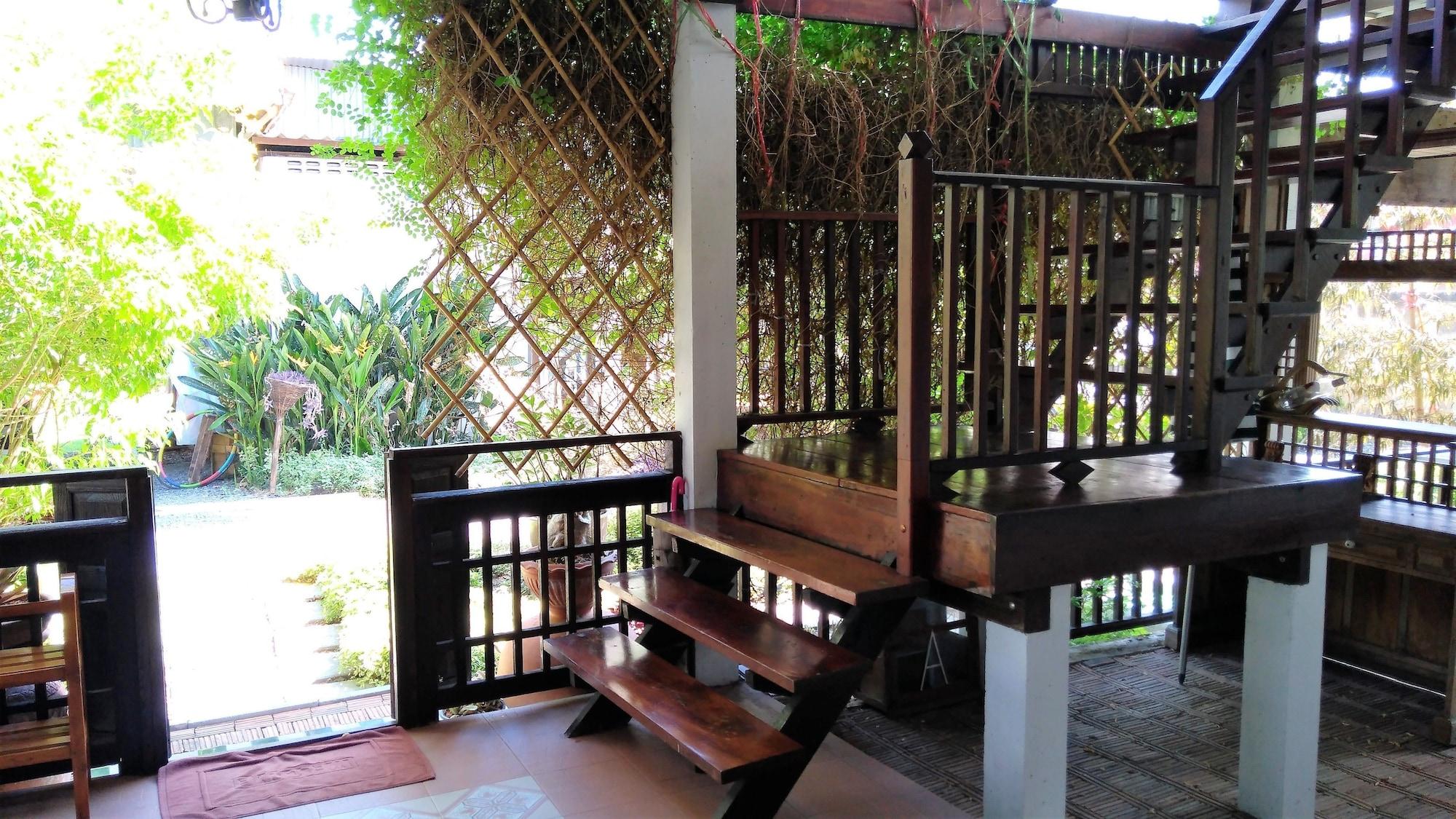 Varios Ayutthaya Antique Homestay